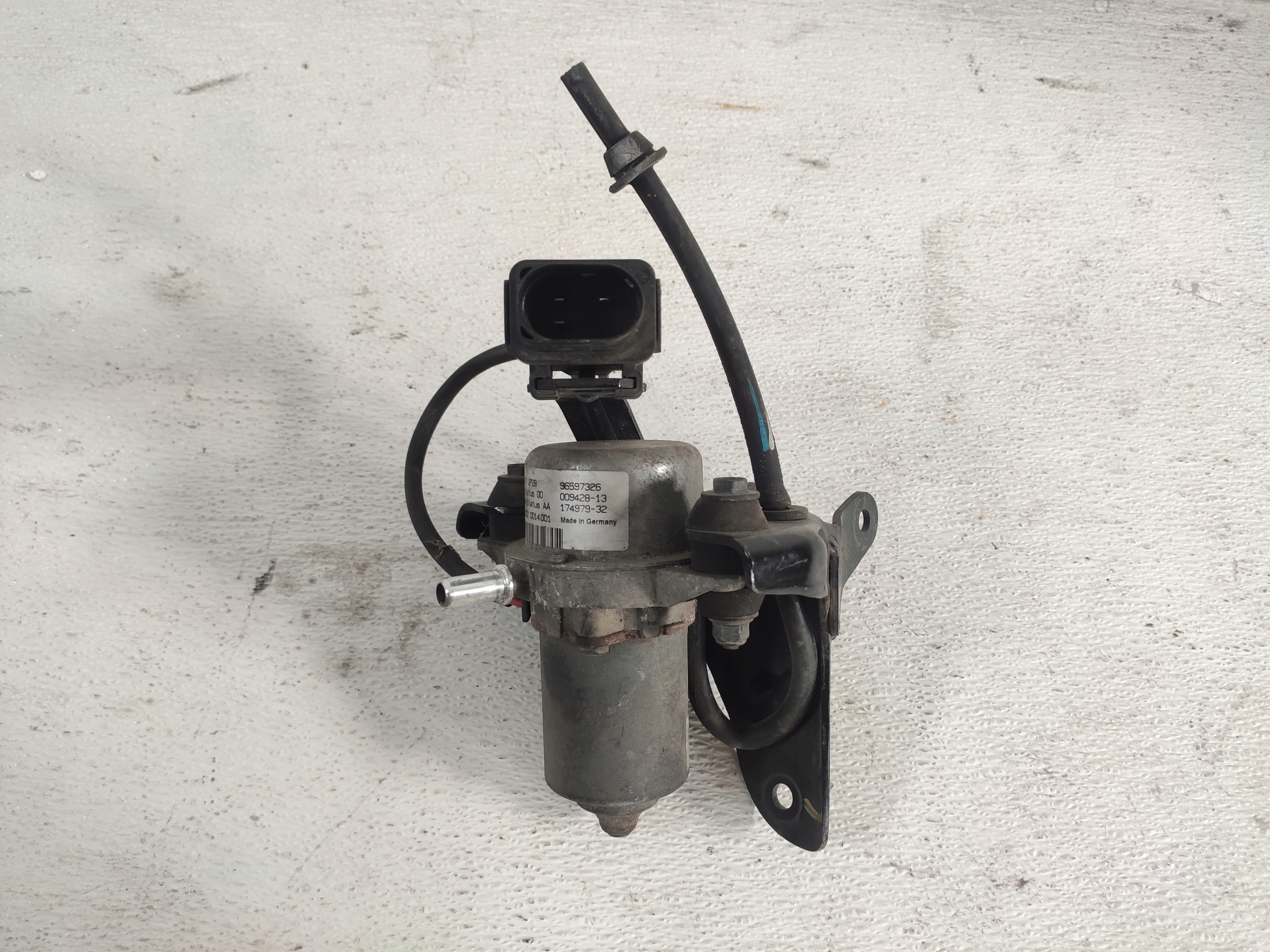 96597326 - CHEVROLET AVEO T300 2013 вакуумний НАСОС