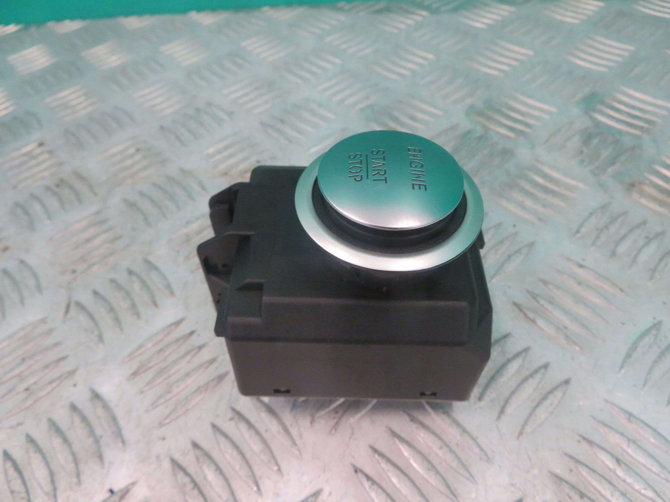 A2469055103 - Ключ зажигания кнопка START STOP MERCEDES A Class W176