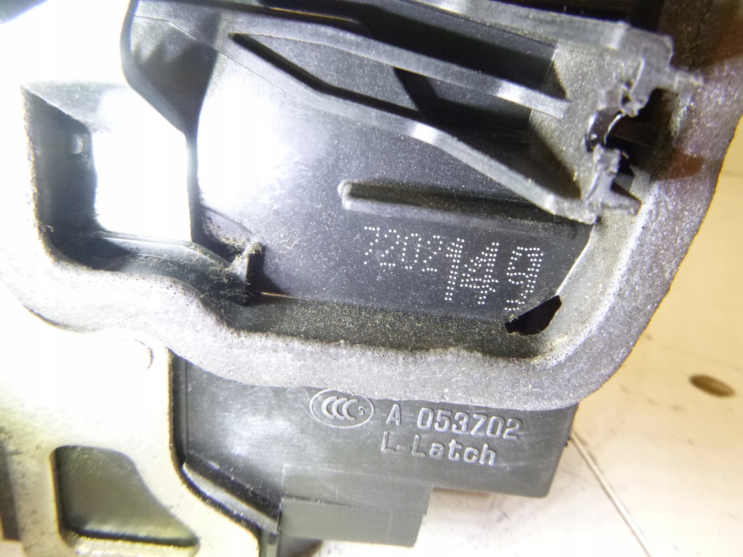 zár ajtó eleje bal BMW 1 E87 E81 E90 E91 5 PIN 7202149 OE