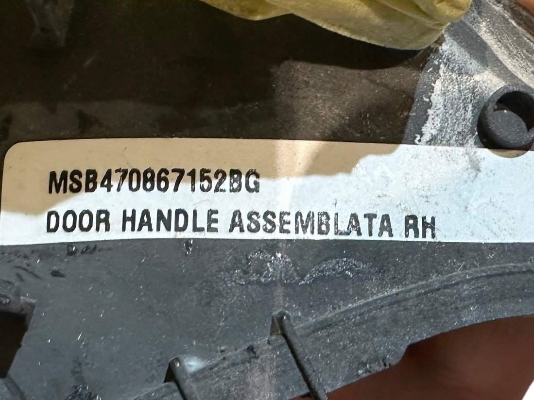 LAMBORGHINI AVENTADOR CARBON handle bracket door RH 470867152