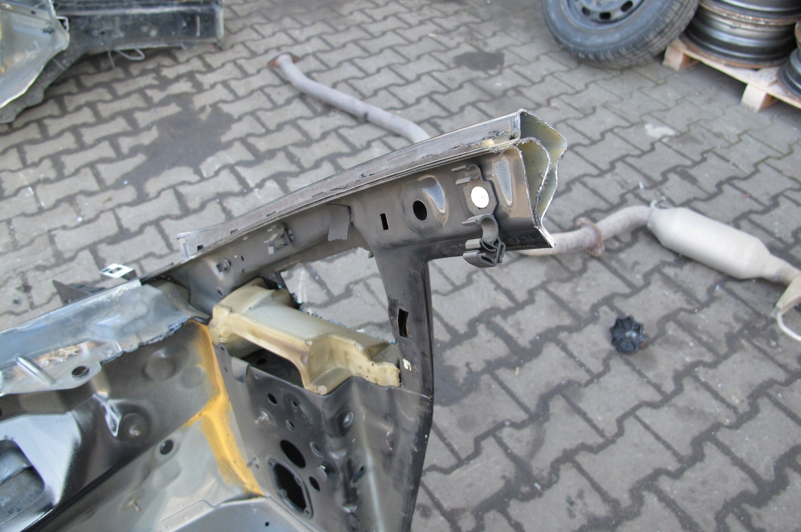FORD FIESTA MK7 JA8 08- quarter quarter right front front D9