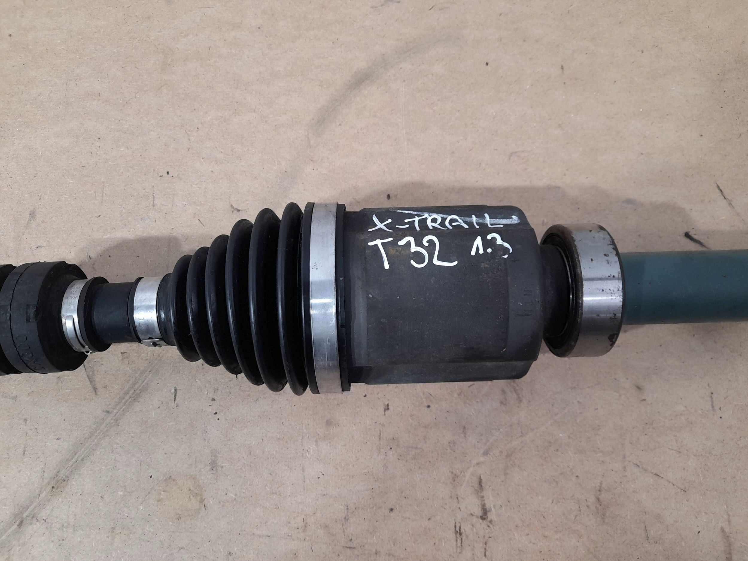 Nissan X-Trail T32 semi-axis front right 1.3 (A680)