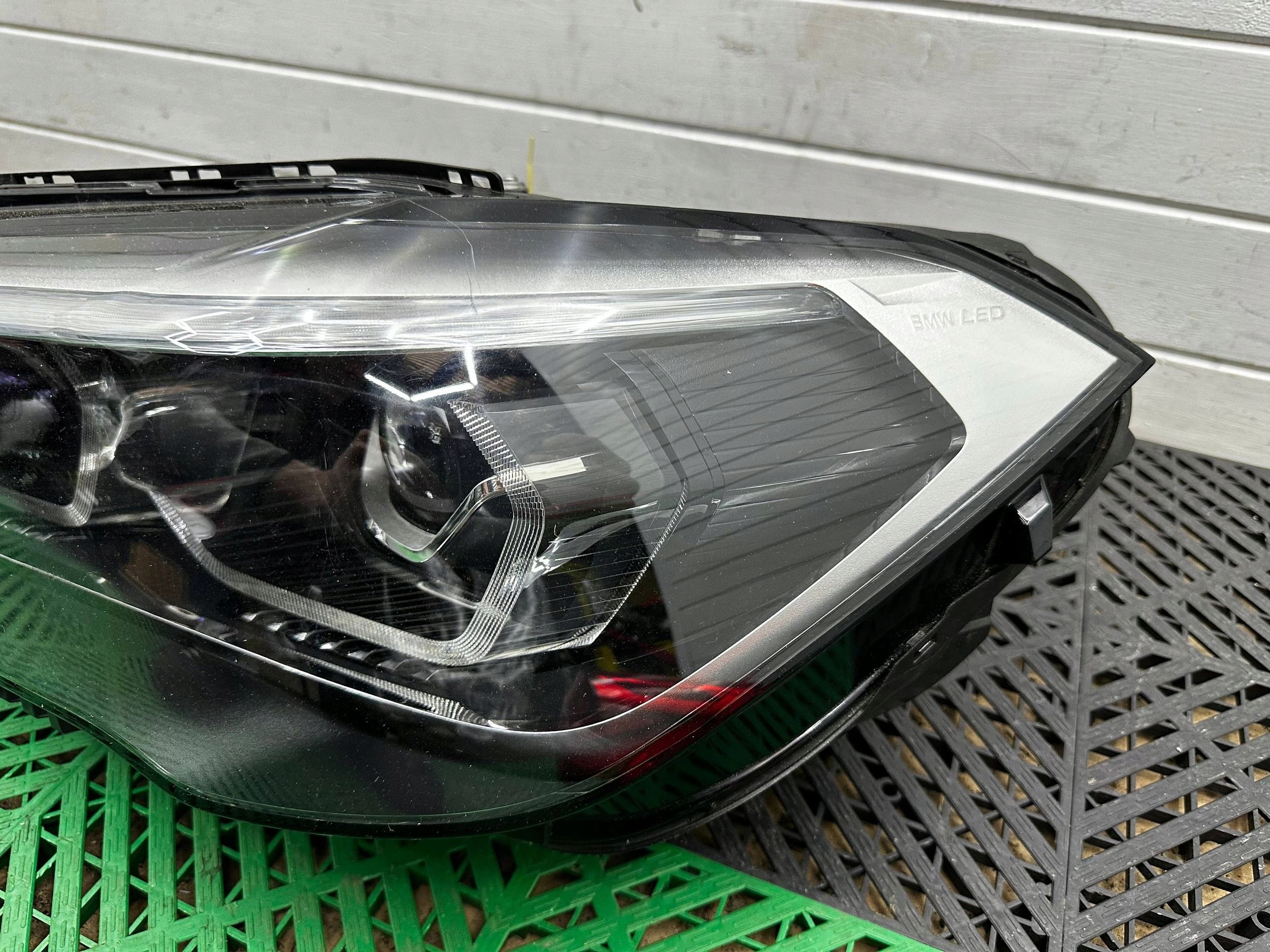 light front side left BMW X1 F48 LCI complete 5A01171