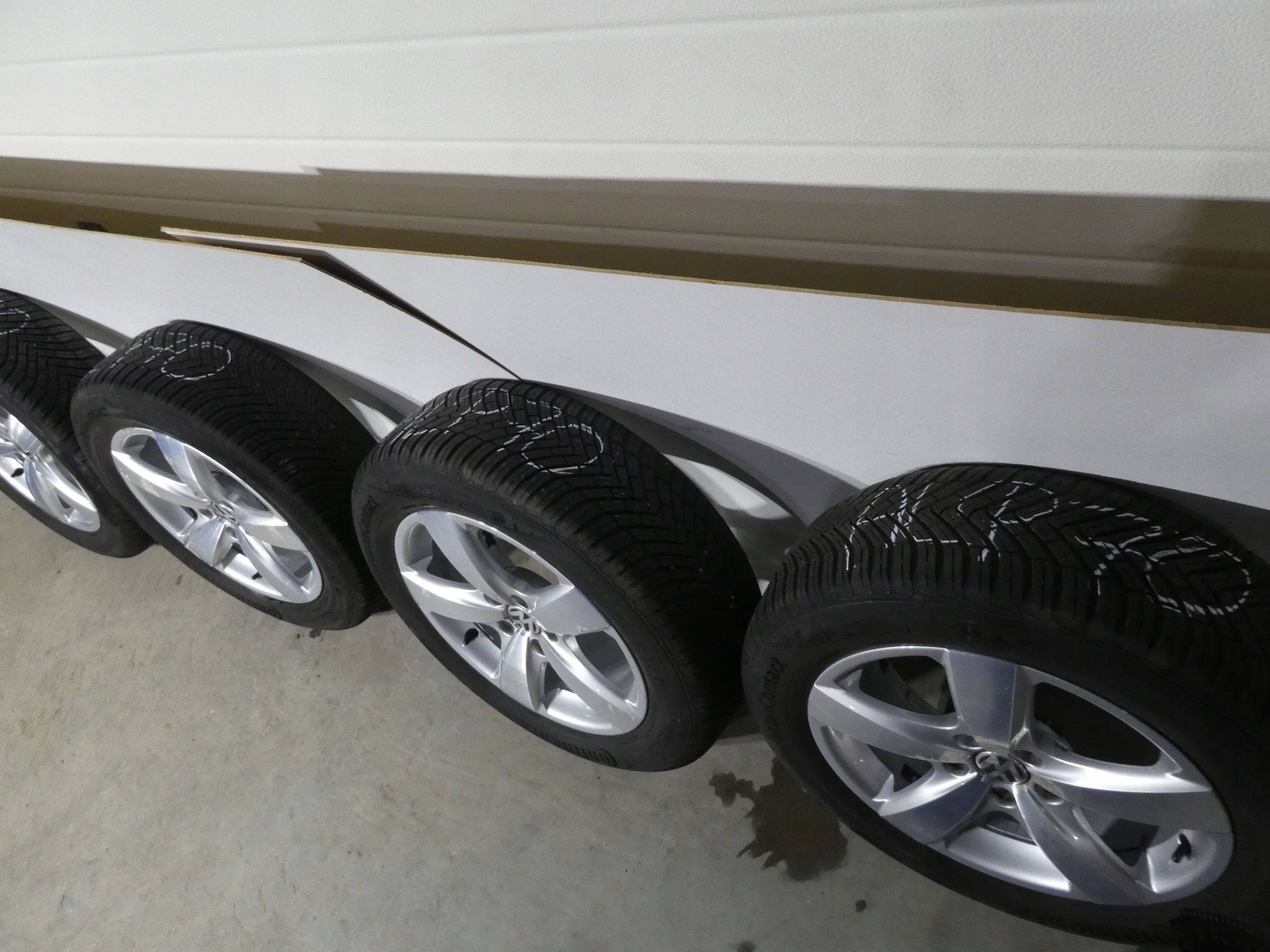 4X wheels discs tyres VW 5N0601025AG 215/60/17 2022R