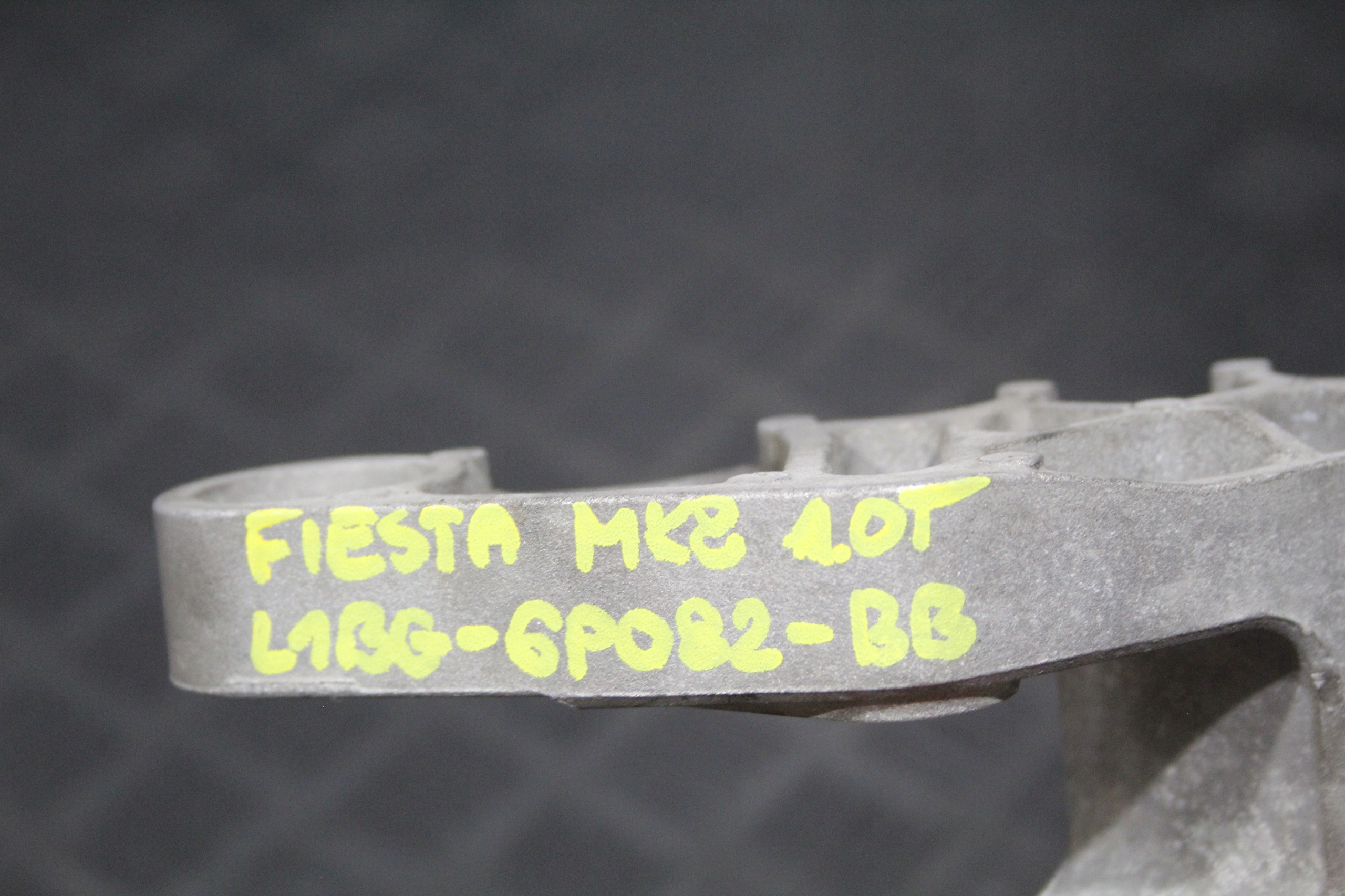 SUPPORT SUPPORT PLAQUE MOTEUR FIESTA MK8 L1BG-6P082-BB