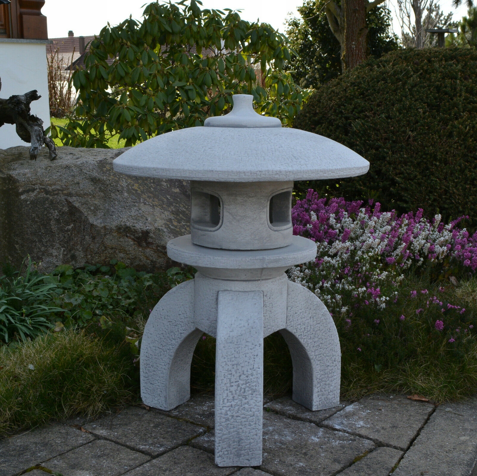 Ozdoba do ogrodu japońska kamienna latarnia Typ rzeźba (figura)