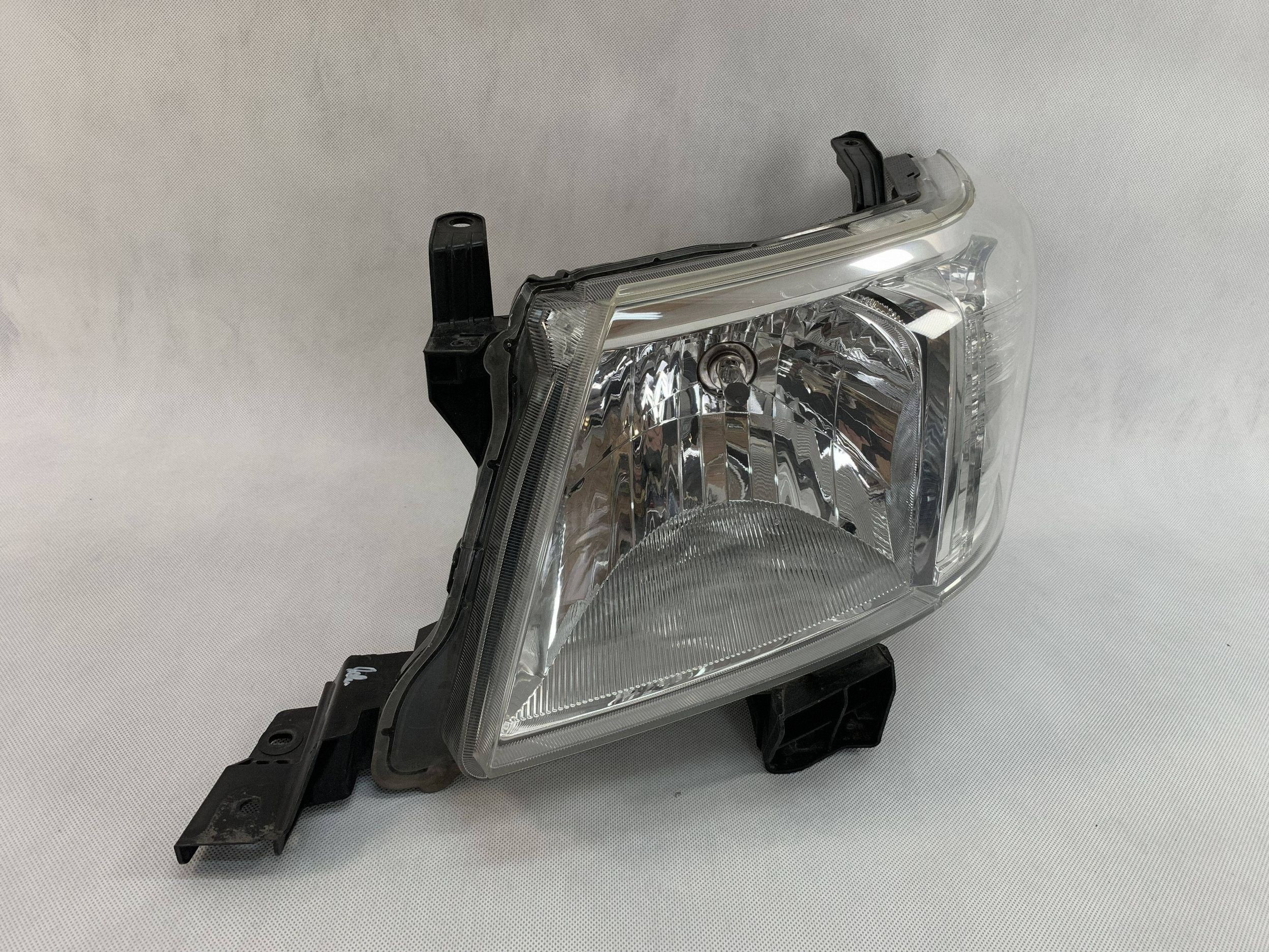 Reflektor light left Toyota Hilux 7 VII Lift 13r 09.26
