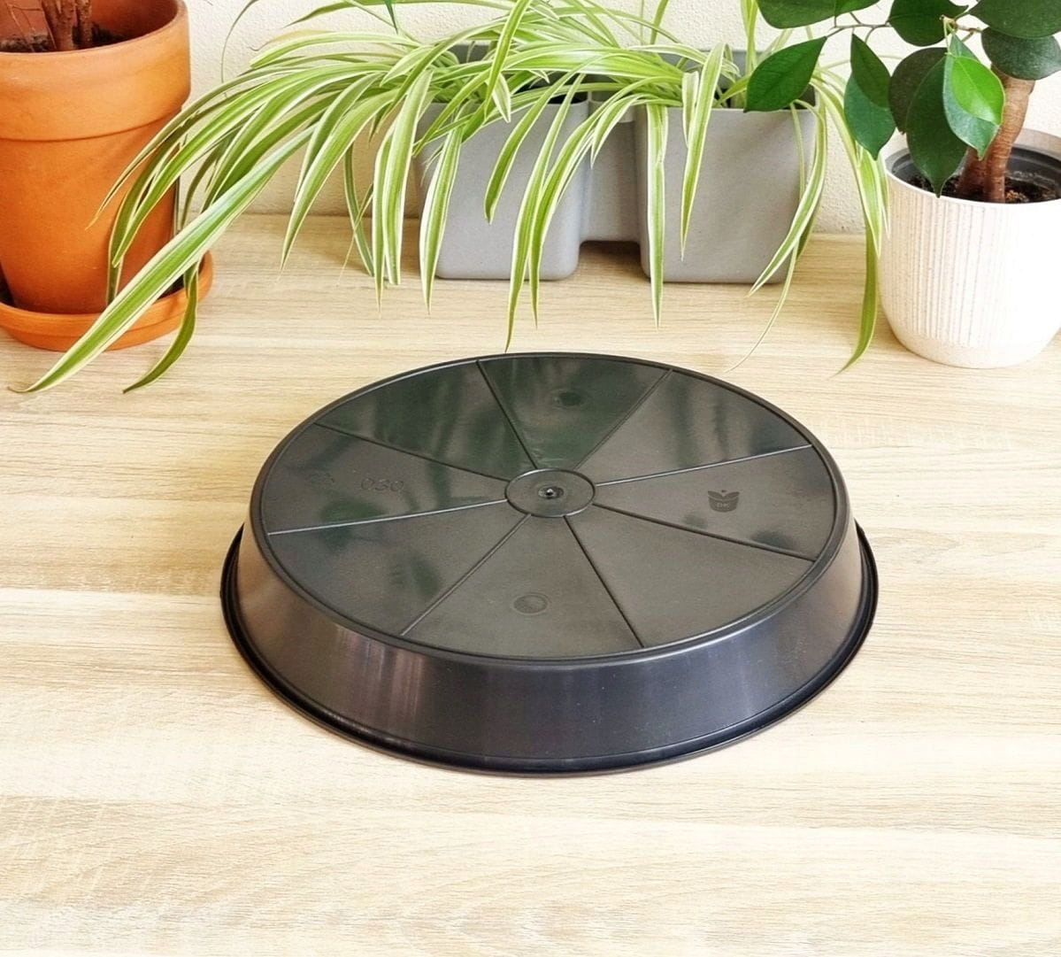 PODSTAWKA PLASTIKOWA do doniczek CZARNA 30cm Szerokość produktu 30 cm