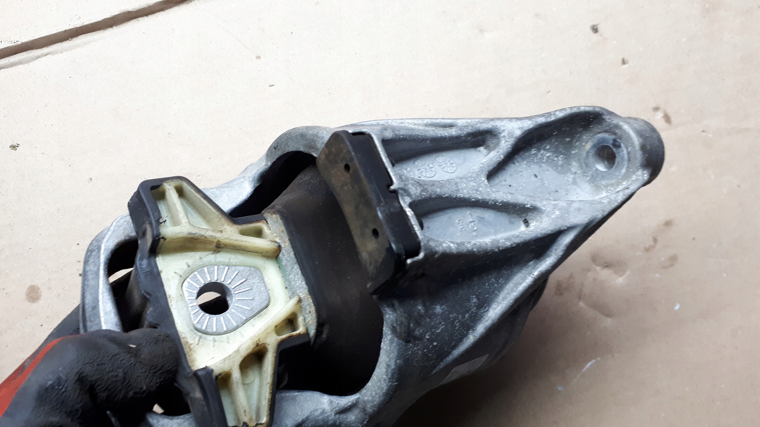 A4 B9 LIFT engine mount 2.0 TFSI A5 8W