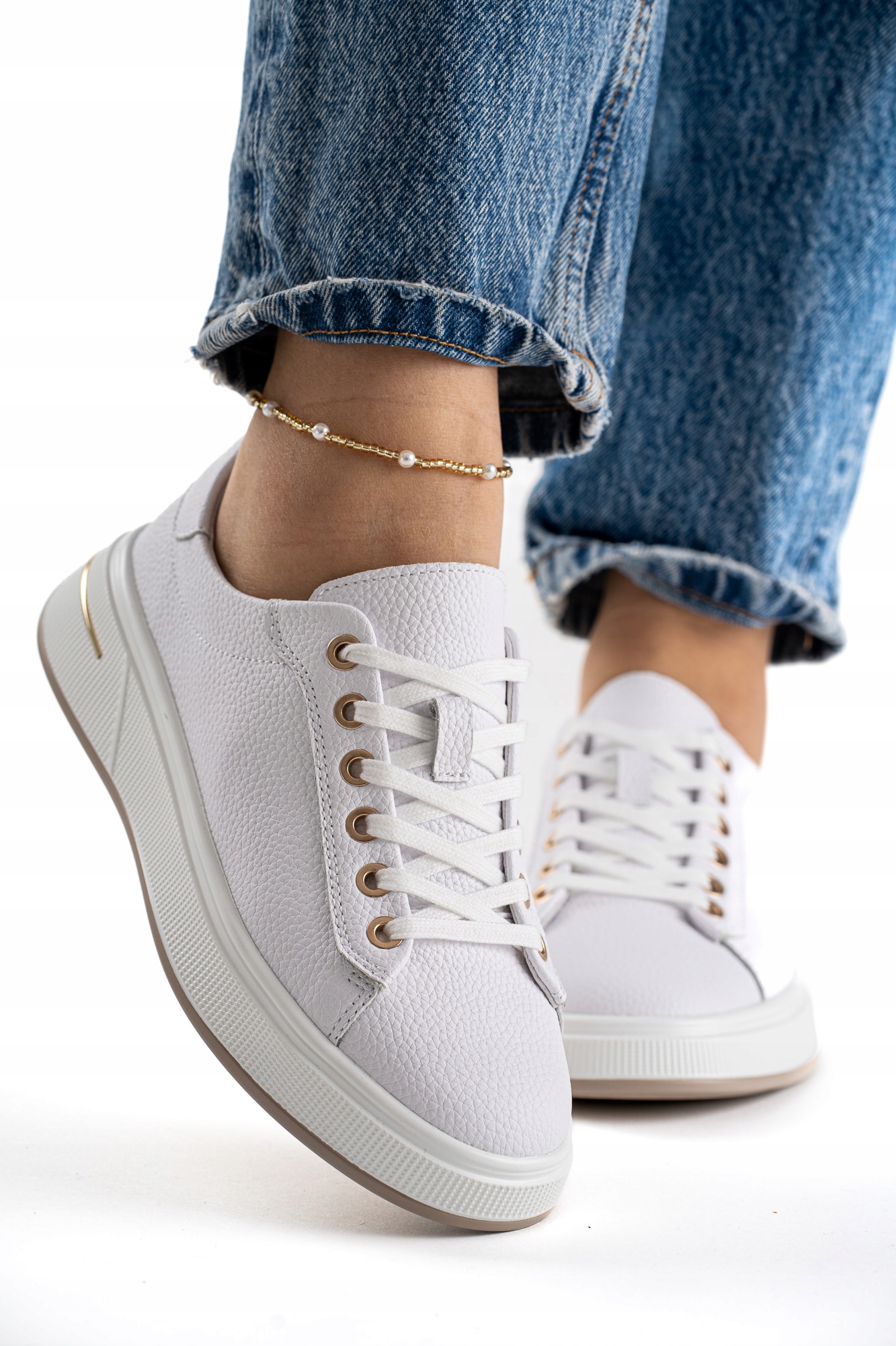 Białe sneakersy damskie skórzane trampki modne 39