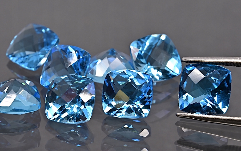 Topaz Swiss Blue fazetovaný cushion 7x7 mm