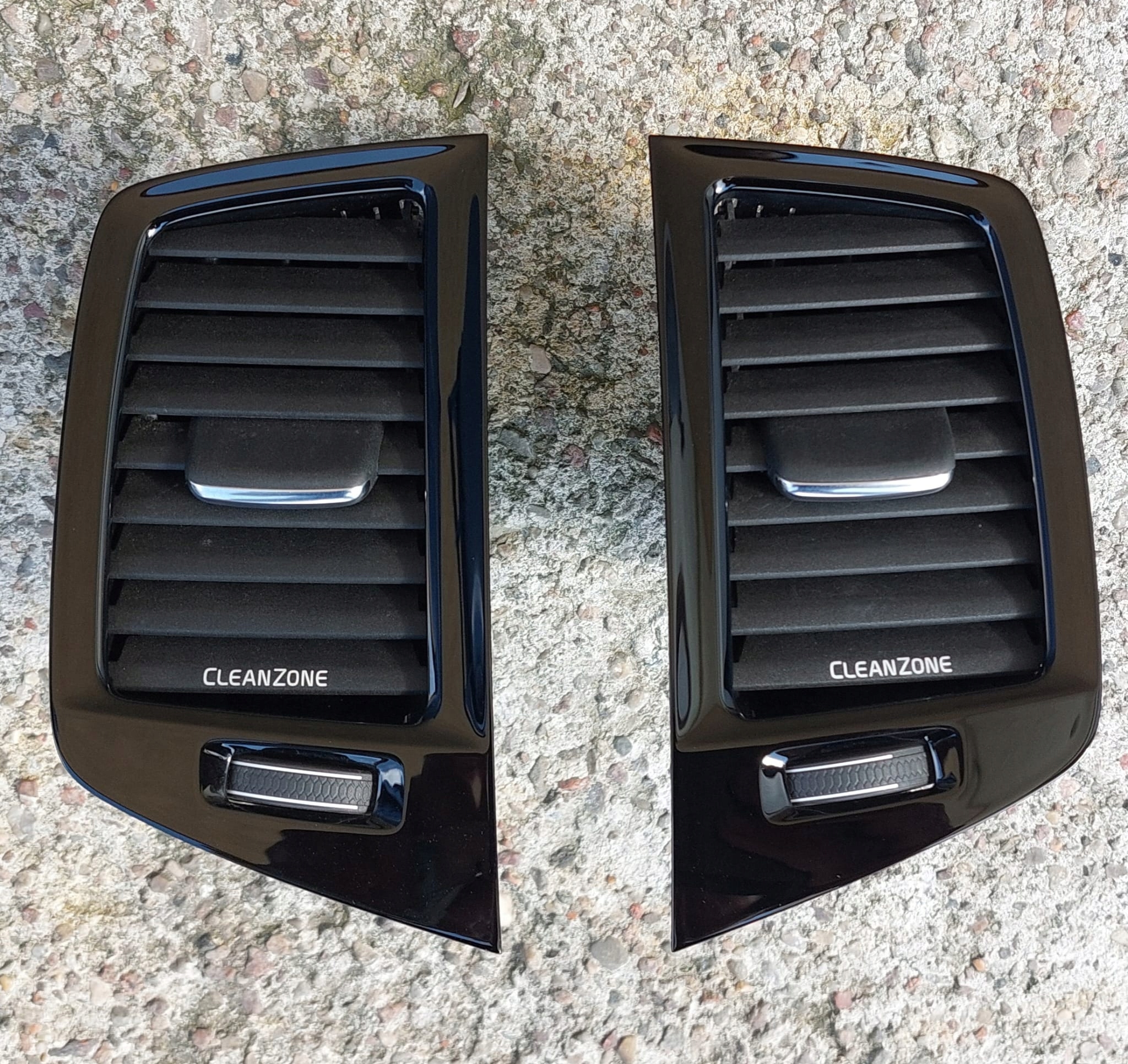 31363714 31366453 - Volvo XC90 II Центральна вентиляційна решітка