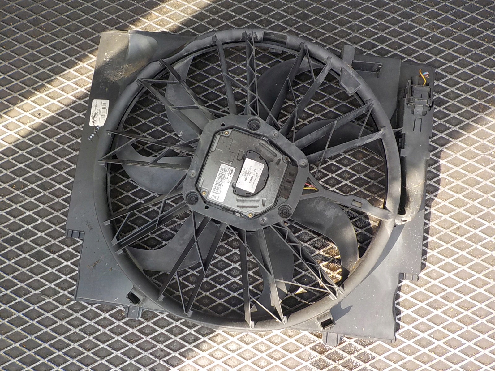 BMW 5 (E60) 2.5 D fan module radiator 1137328118