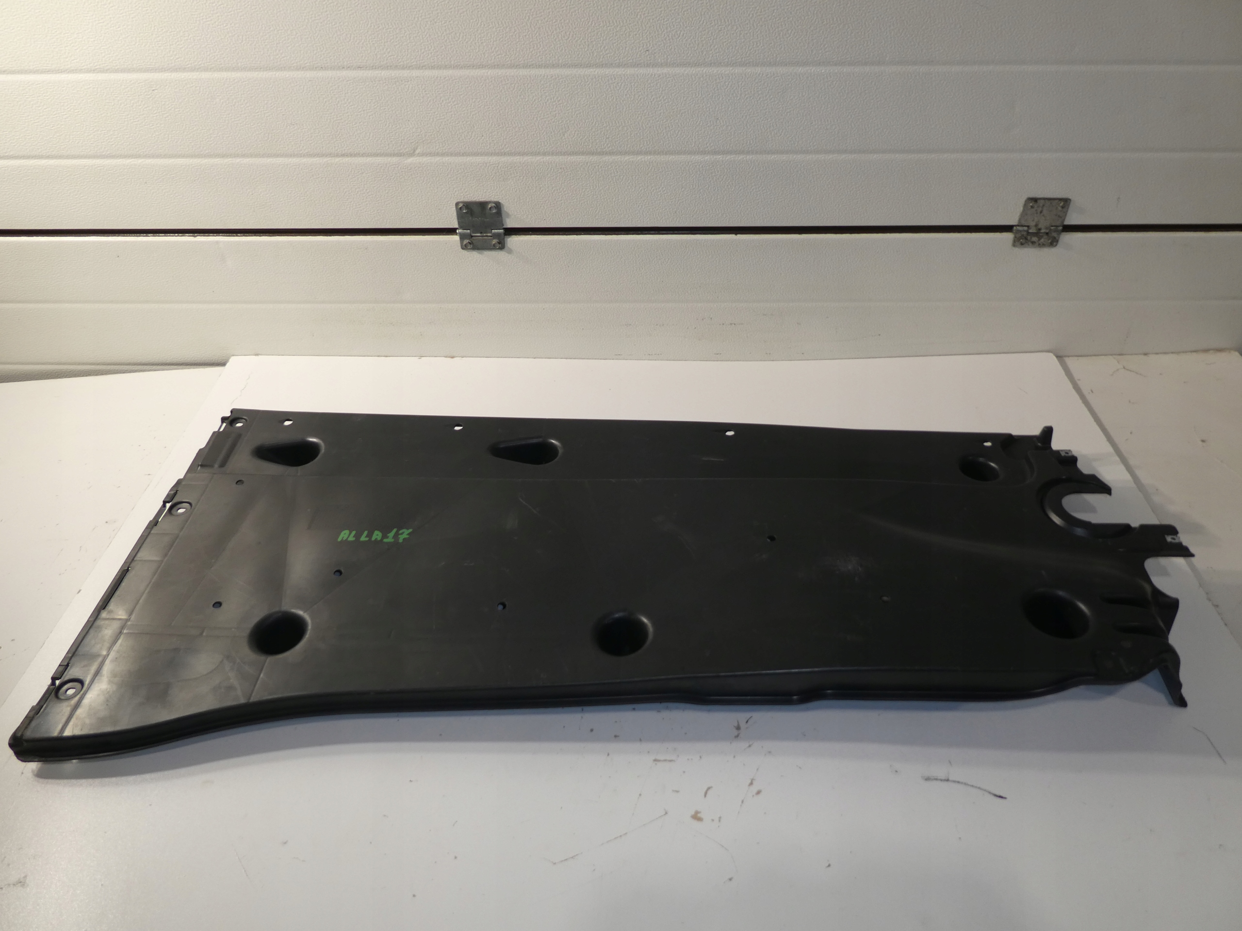 VW CADDY V 5 right cover chassis 5R3825202A