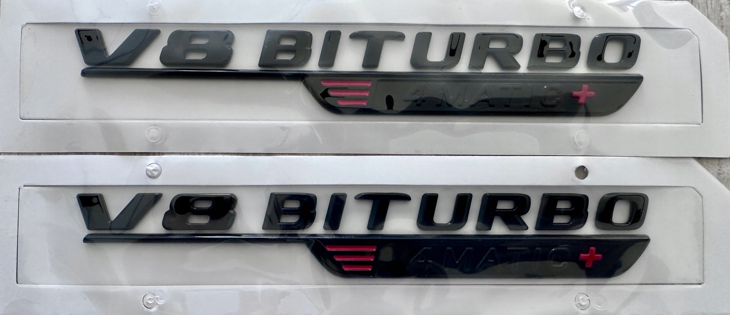 (2024) Mercedes V8 Biturbo 4MATIC+ emblém značka nápis čierna (pár)