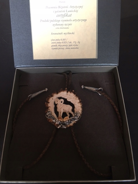 srebrny krawatnik myśliwski muflon z grandlami Kamień Inny kamień