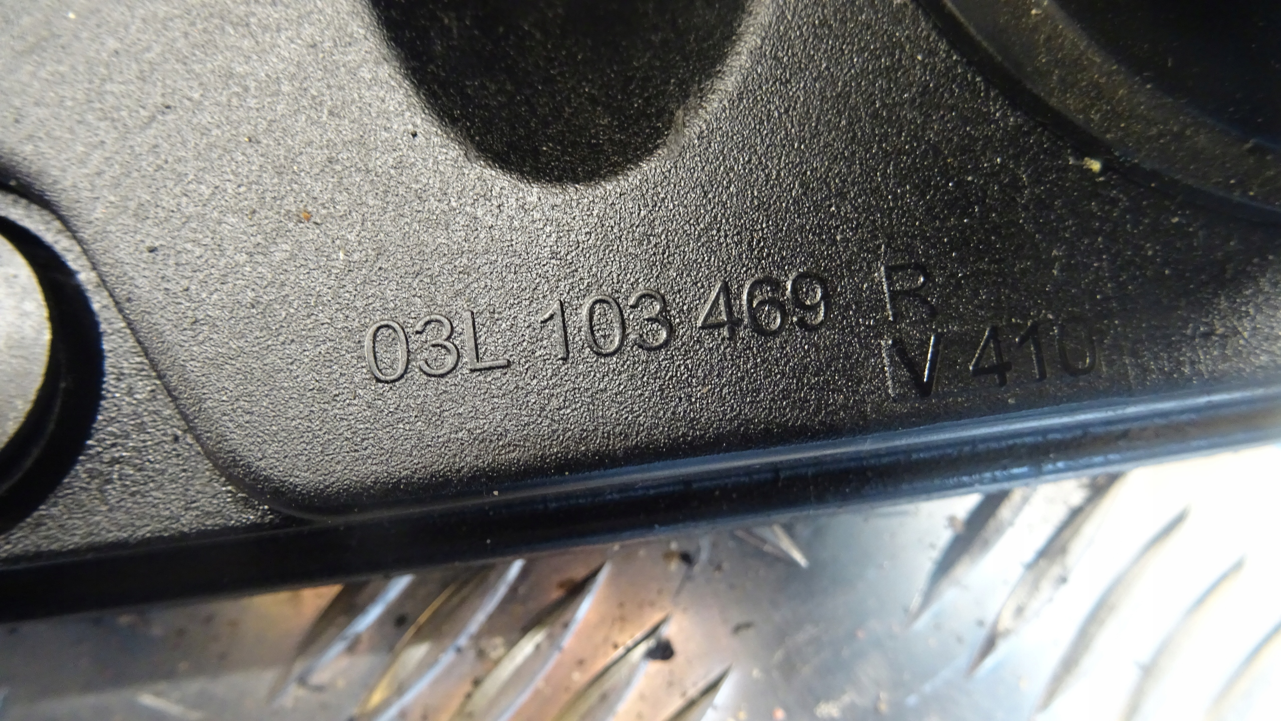 VW CADDY Abdeckung der Ventile 03L103469R