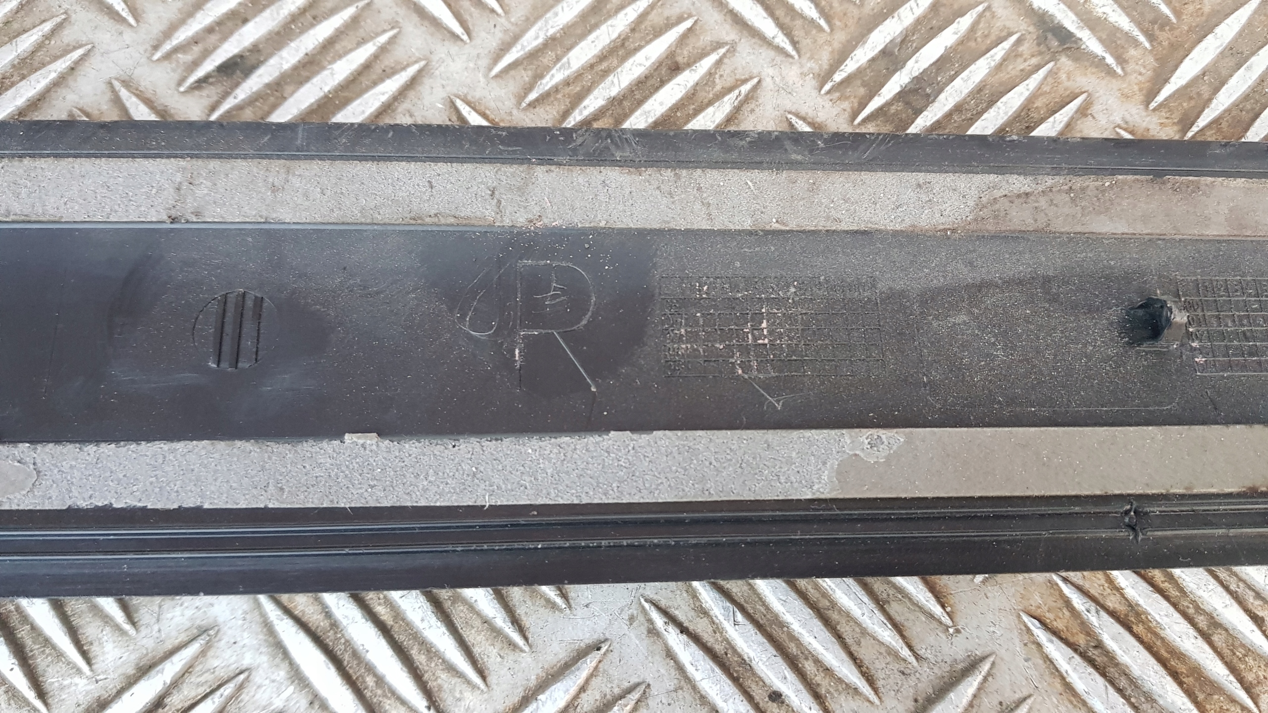 AUDI A4 B6 moulding threshold cover of the threshold front 8E0853373