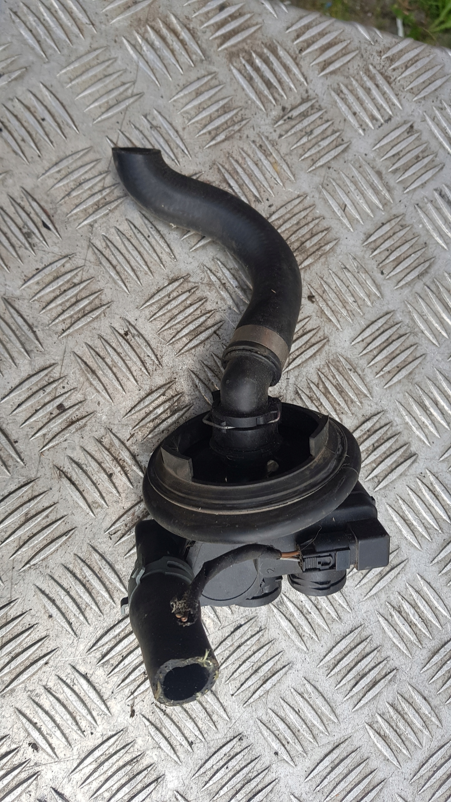 MERCEDES W211 ventil vode kutija ventilacije A2118320084