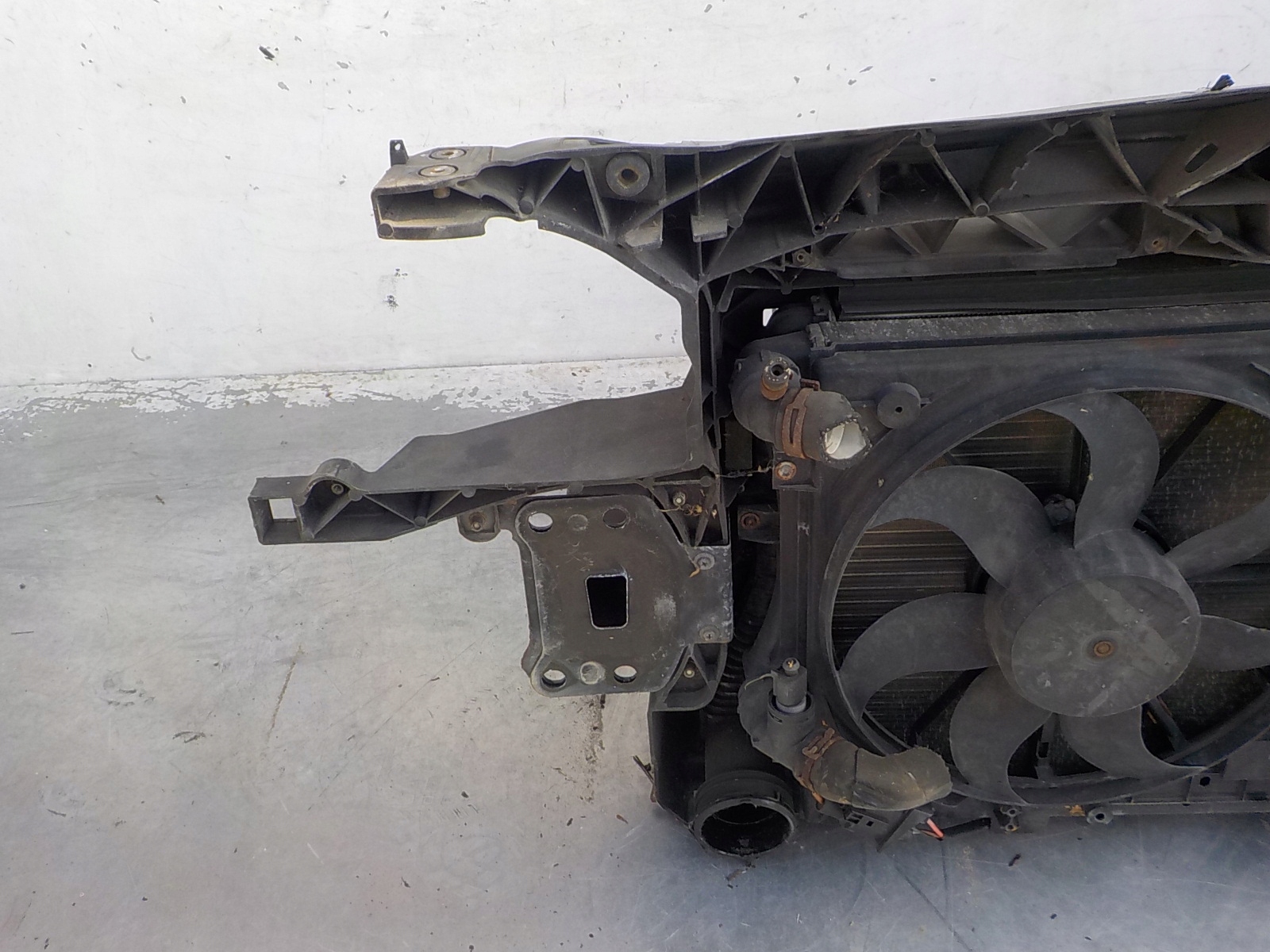 11 SEAT ALTEA TDI support panel for radiators sider radiator