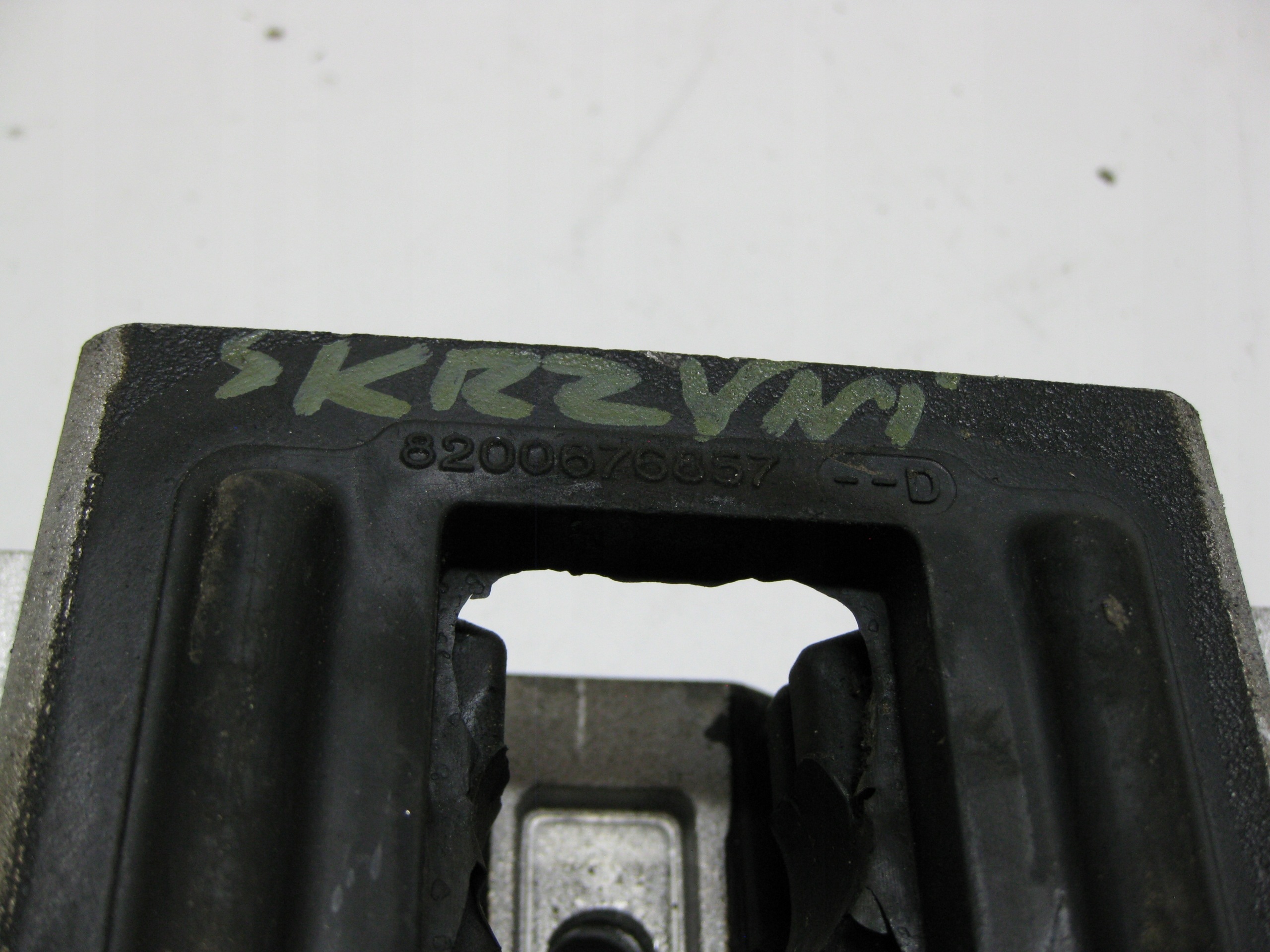 RENAULT MASTER III LIFT engine mount 8200676857