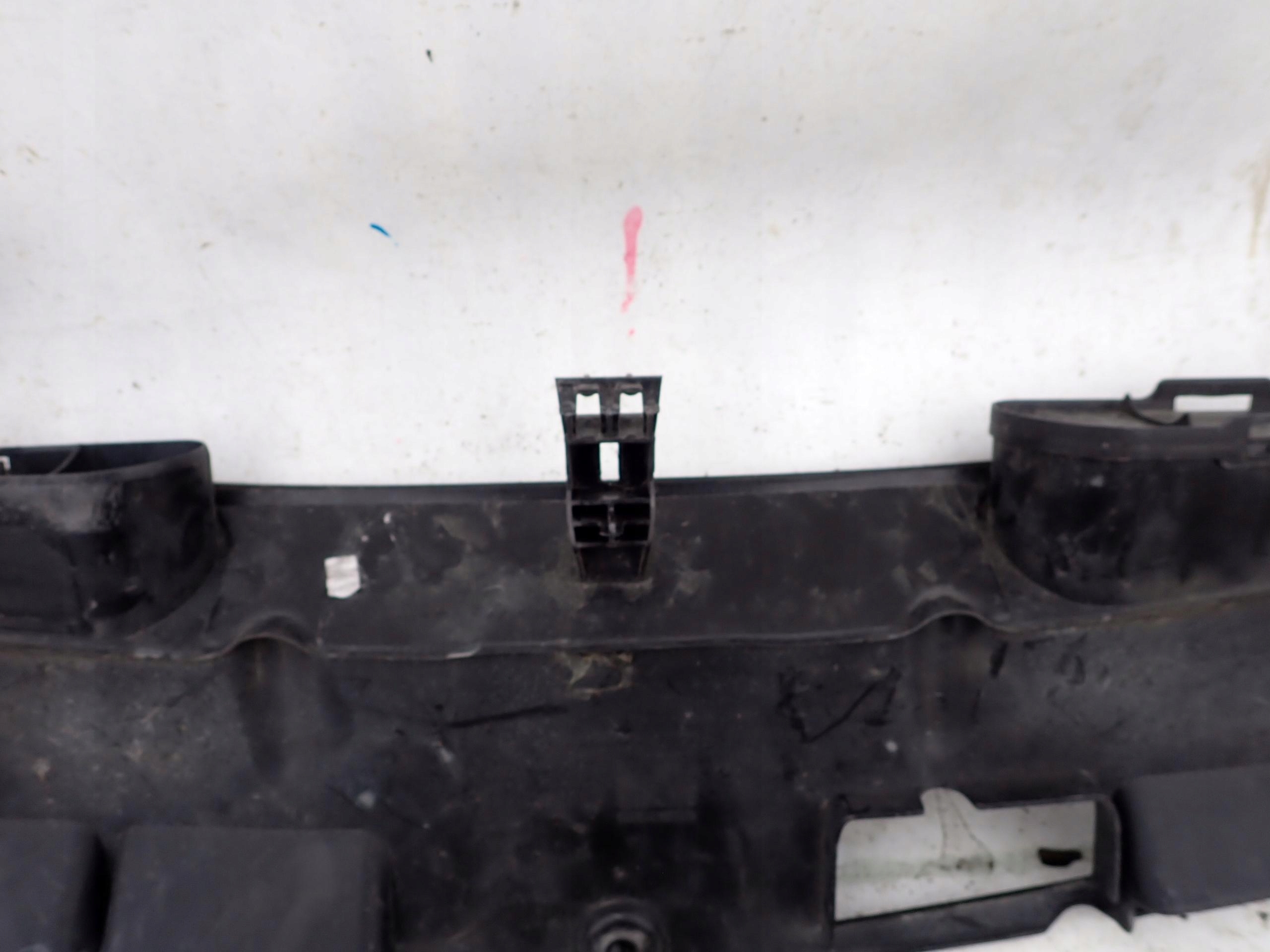 MERCEDES C-KLASA W204 cover cap supports front