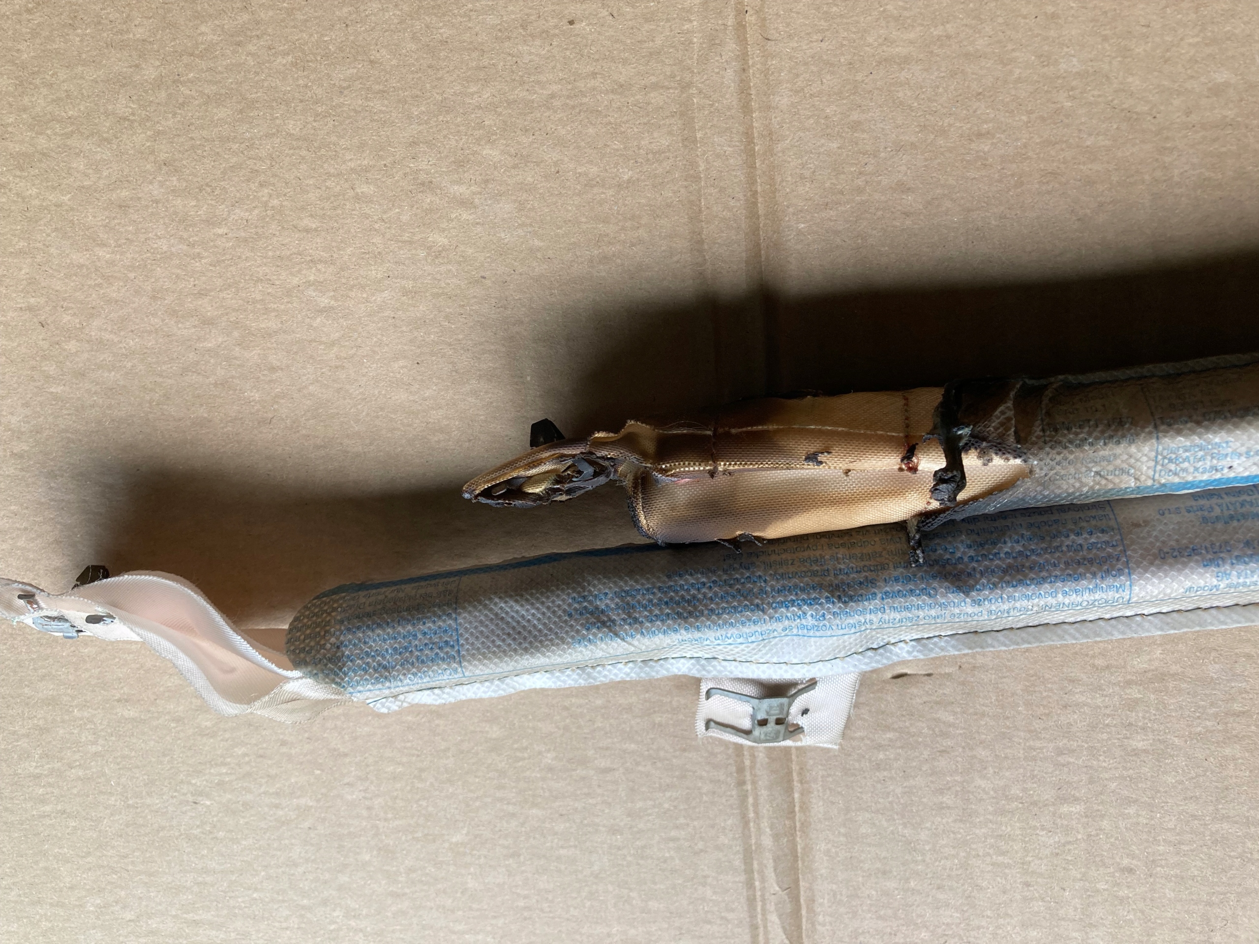 пиропатрон левый SKODA RAPID 6JJ880741A