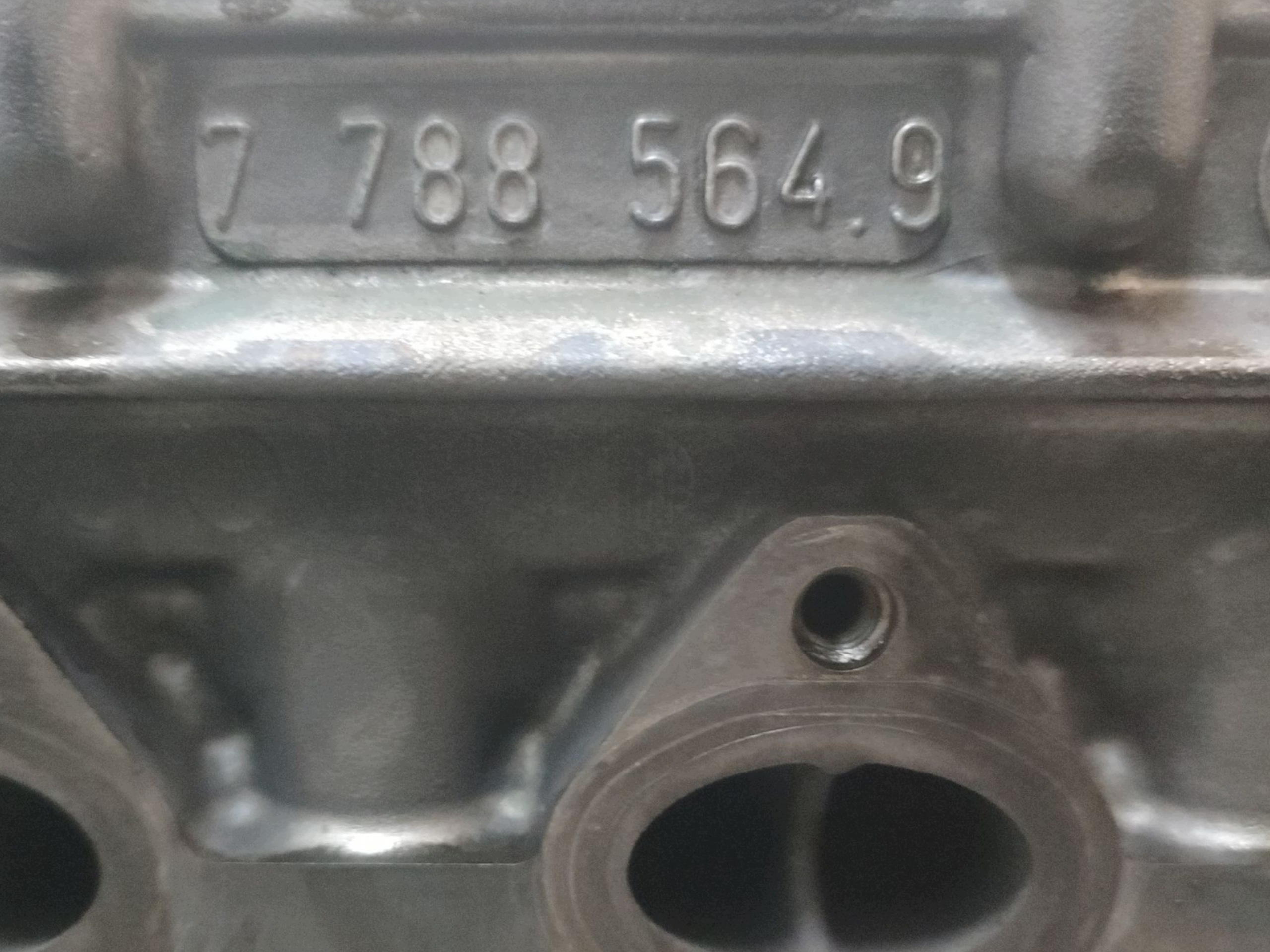 head. of a cam BMW E60 E61 E46 E65 E66 E53 E83 2.5 3.0D 7788564.9 7781203.01