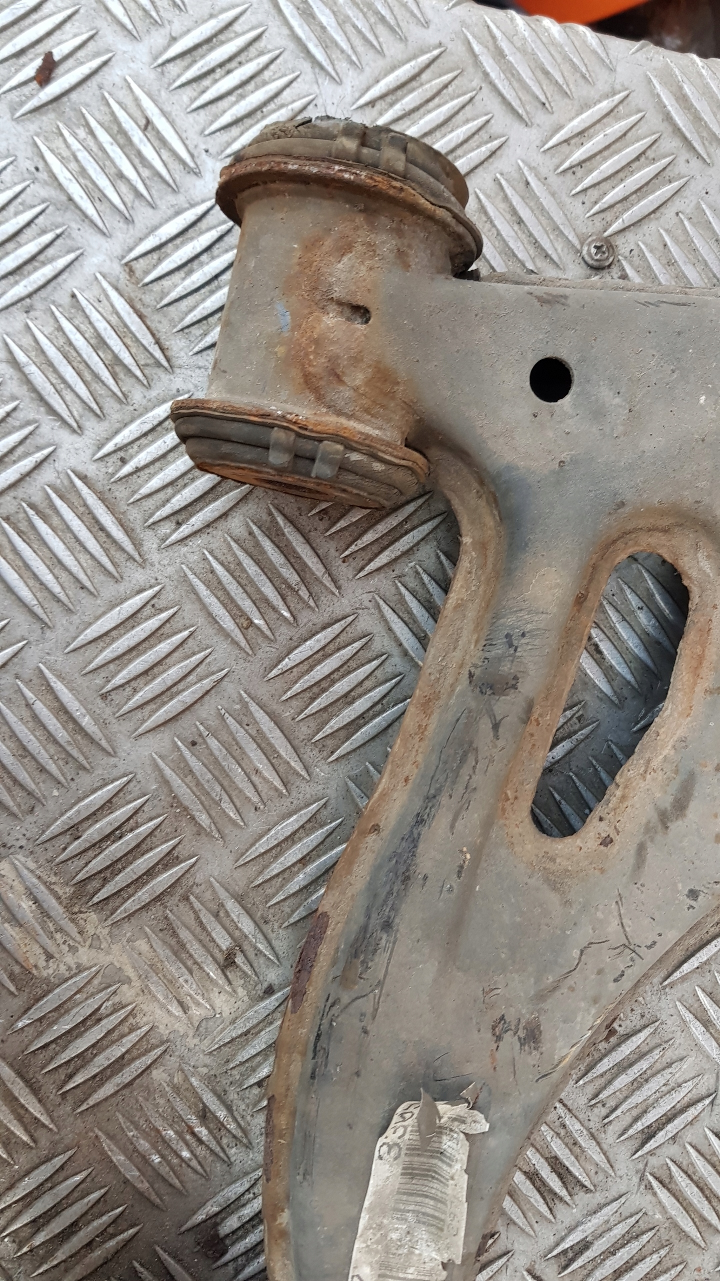 MERCEDES W208 CLK 3.2 arm front left right lower