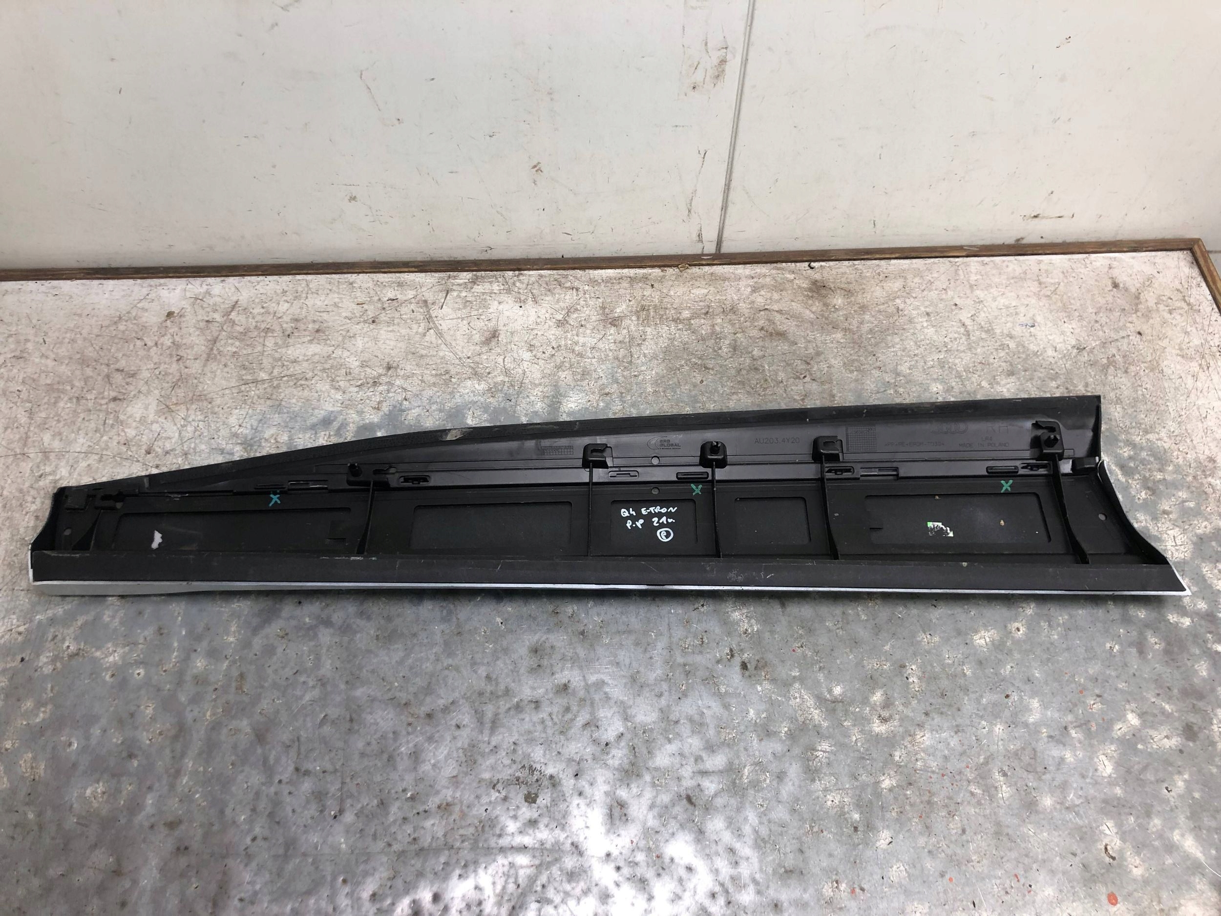 moulding door right front AUDI Q4 E-TRON 89A853960B