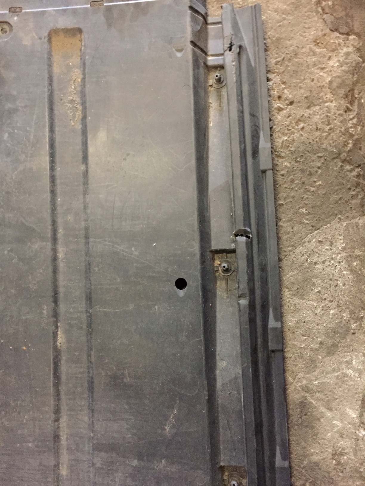 AUDI A4 B8 A5 Blende Abdeckung abdeckung des Bodens Unterfahrschutz links