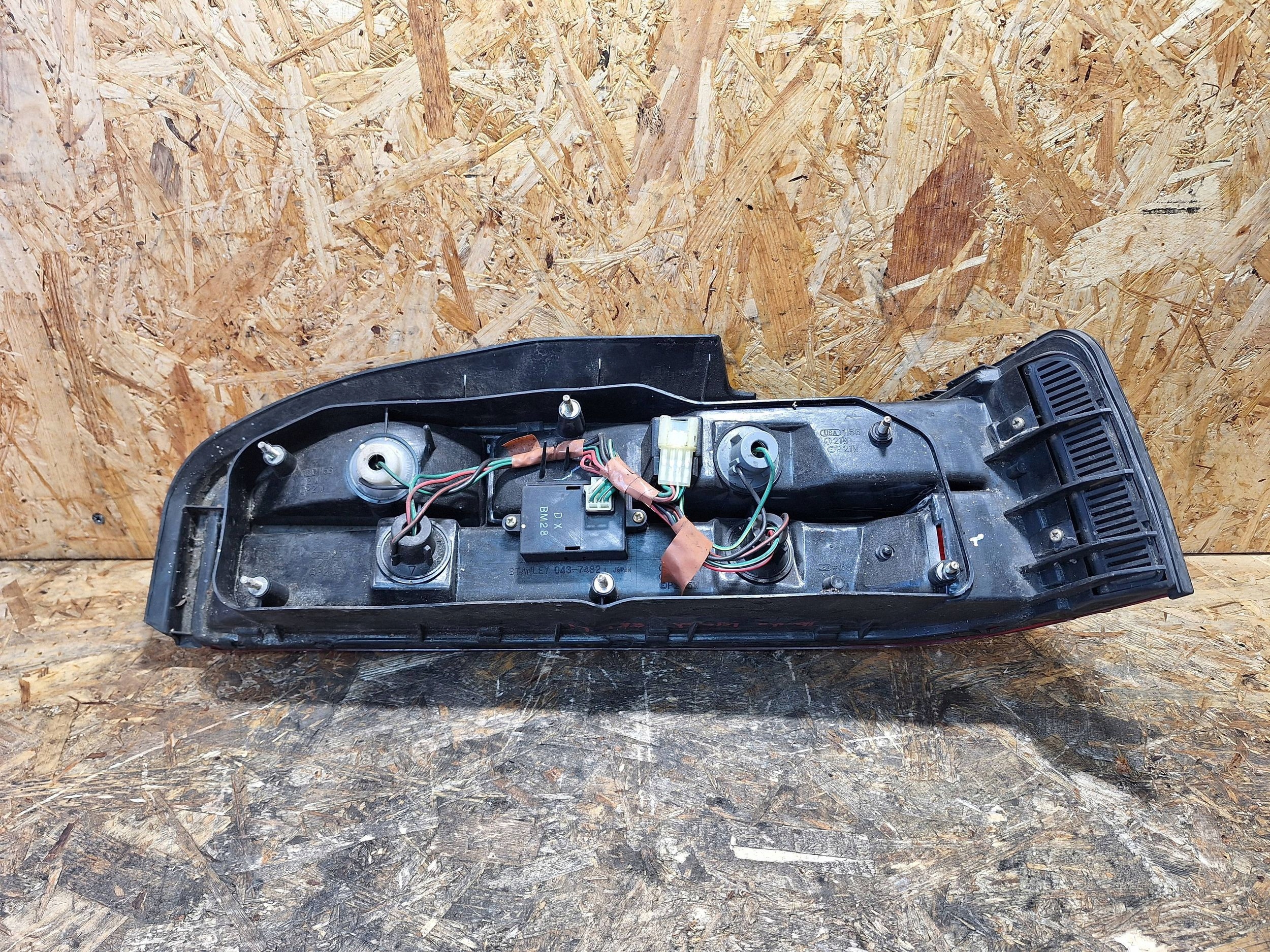 light rear part left HONDA LEGEND COUPE and 85-91 043-7482