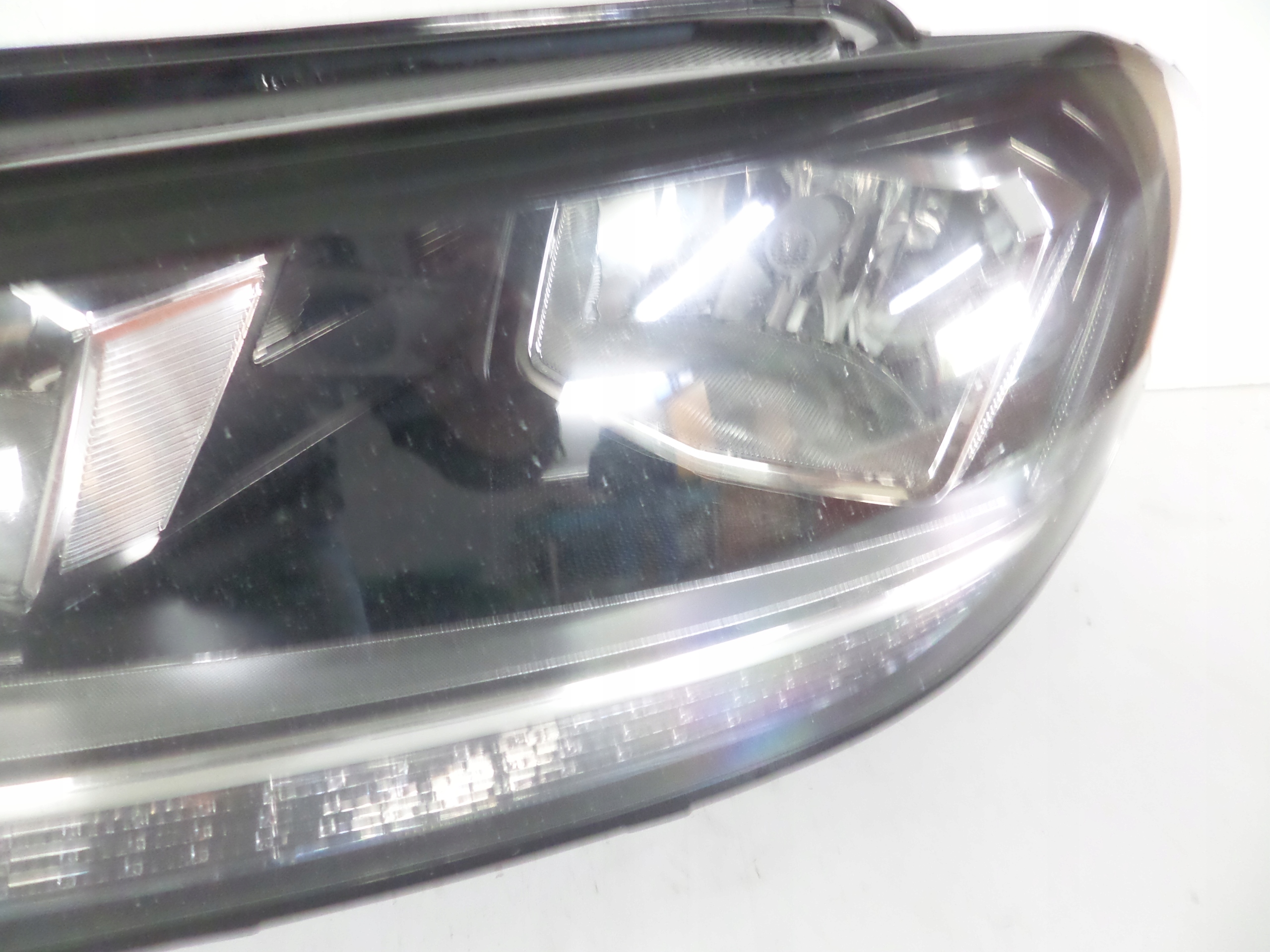 light front left VW TOURAN III 15