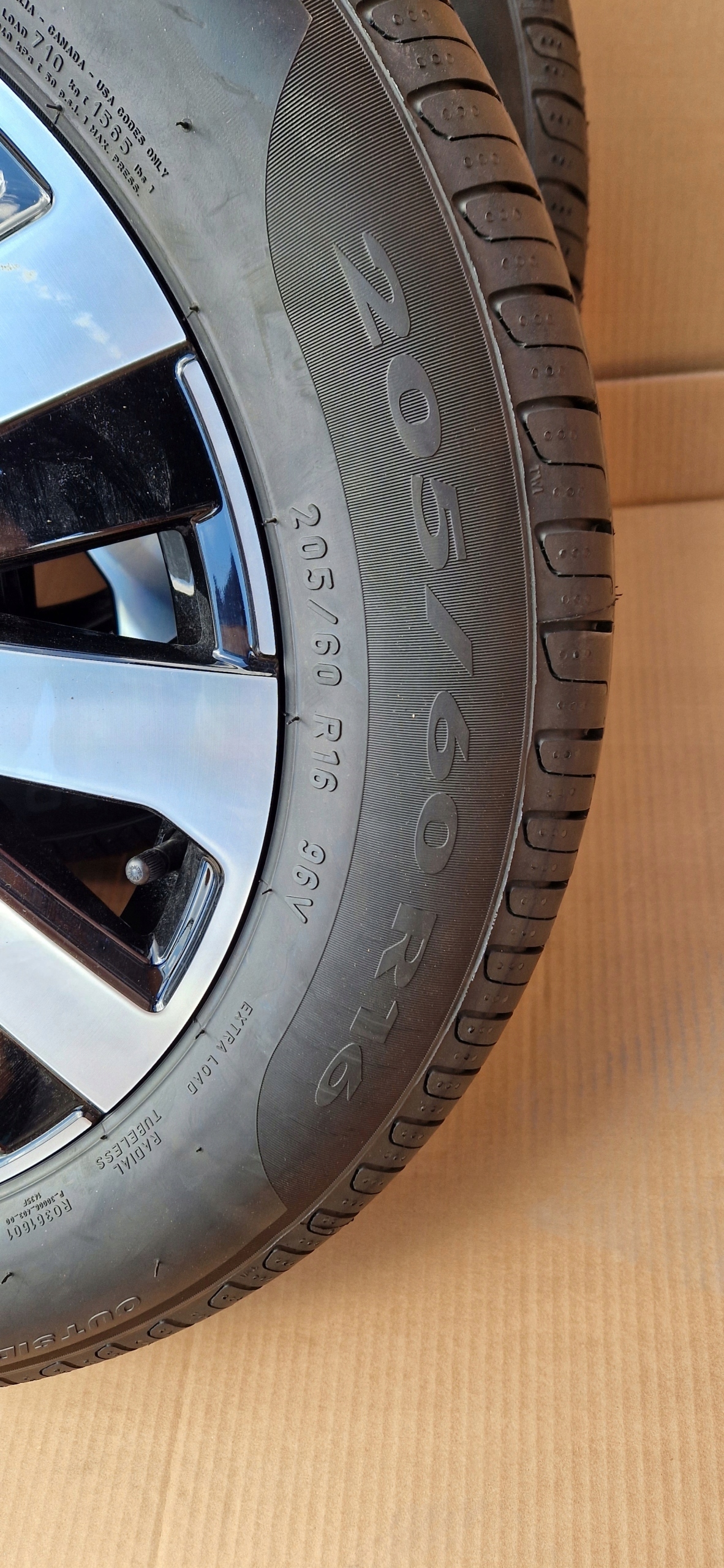 disc tyres TOURAN GOLF 8 VIII 205/60/16 new LATO