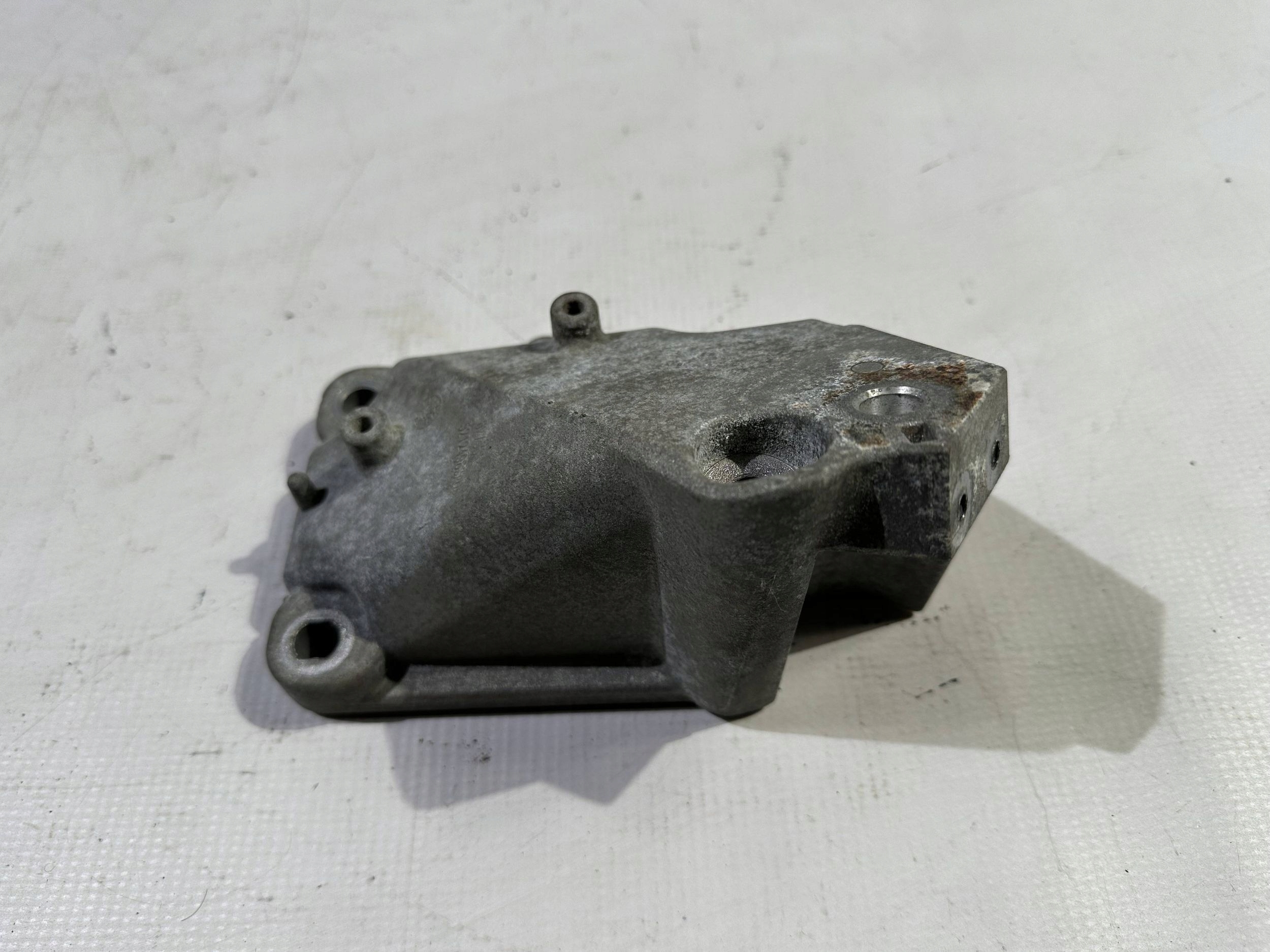 holder holder of the engine front front left Jeep Grand Cherokee WK2 2012+