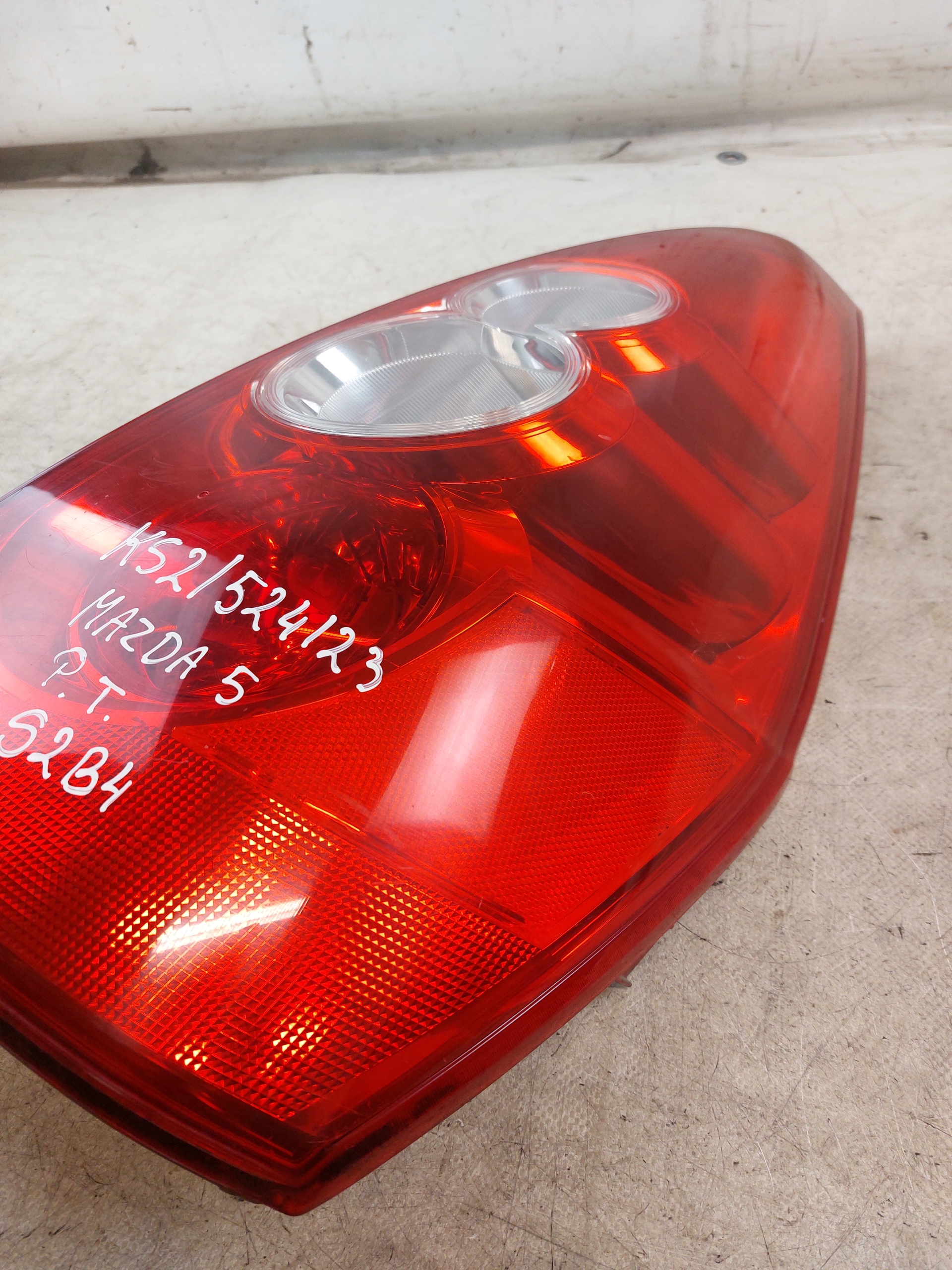 light right rear MAZDA 5