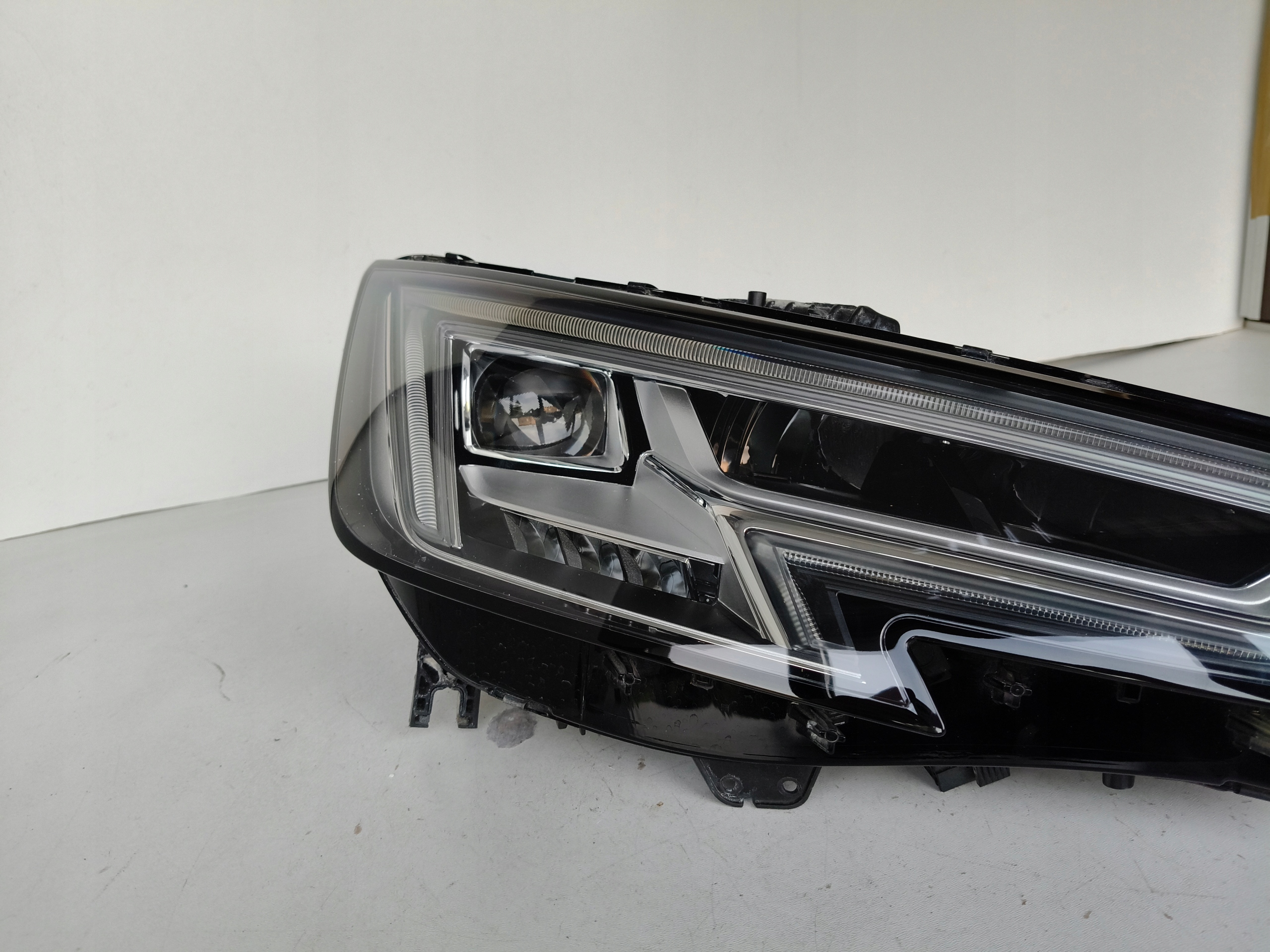 light right REFLEKTOR AUDI A4 B9 8W 8W0 15- FULL LED