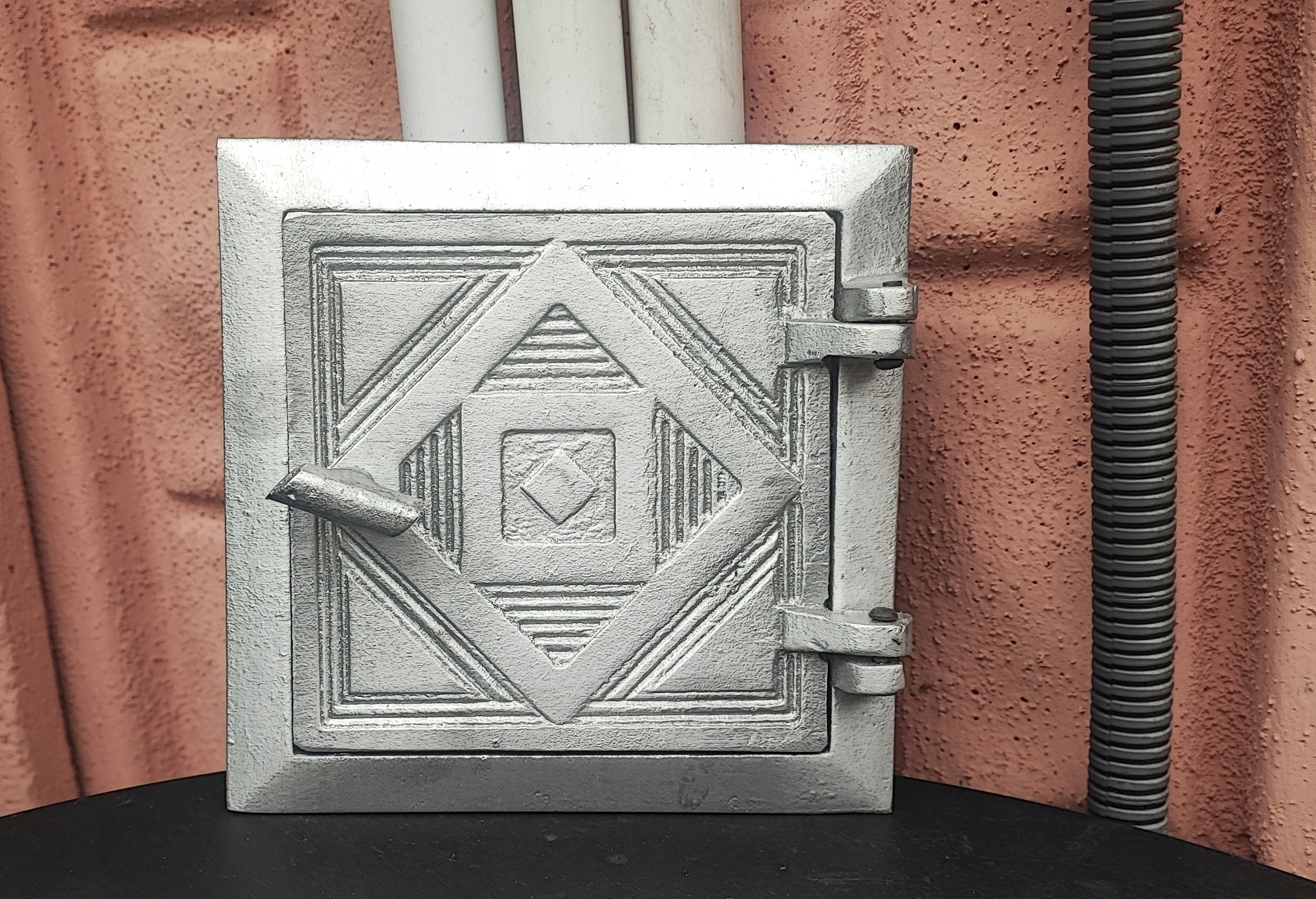 DRZWICZKI ALUMINIOWE DO PIECA WYCIOROWE REWIZYJNE KOMINOWE 17X17 Typ Obudowy kominkowe