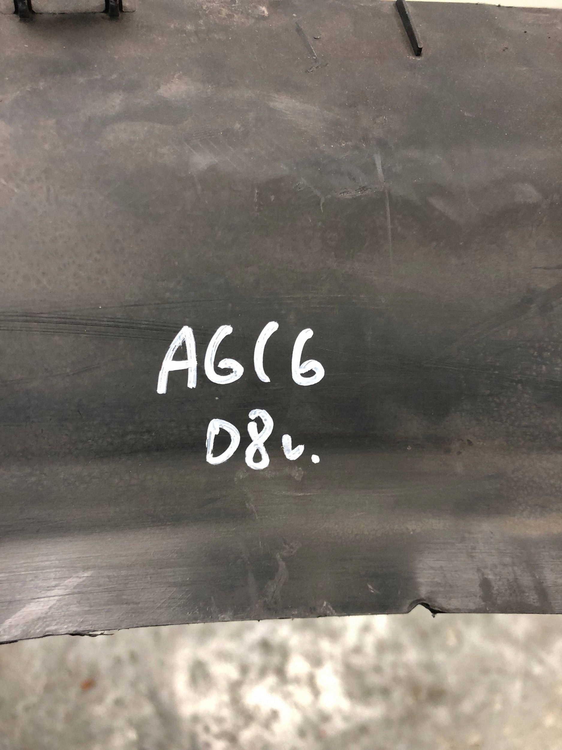 kryt stěny předního AUDI A6 C6 4F0807081