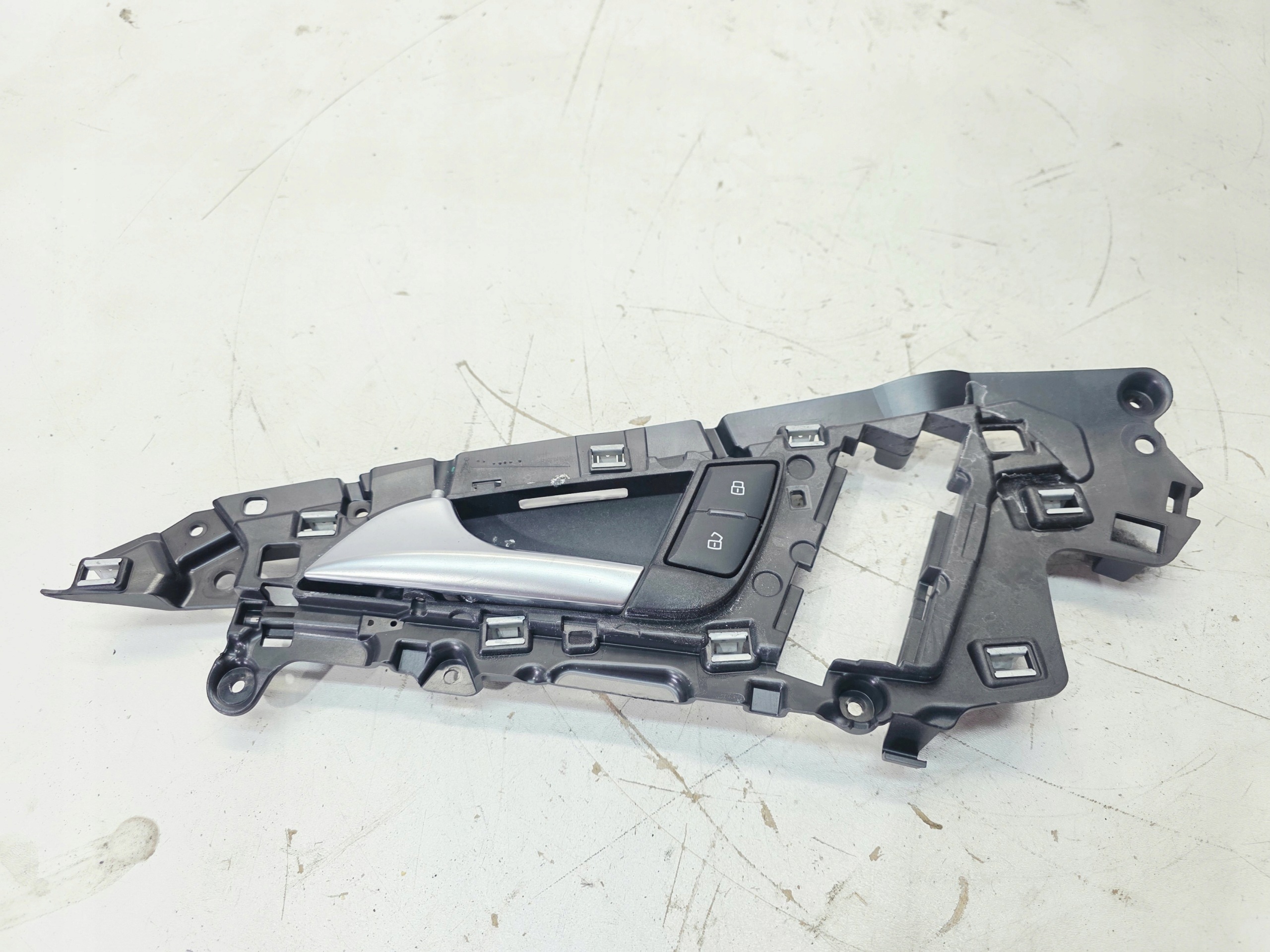 poignée interne AMBIENE gauche avant AUDI A6 C7 4G0837019A