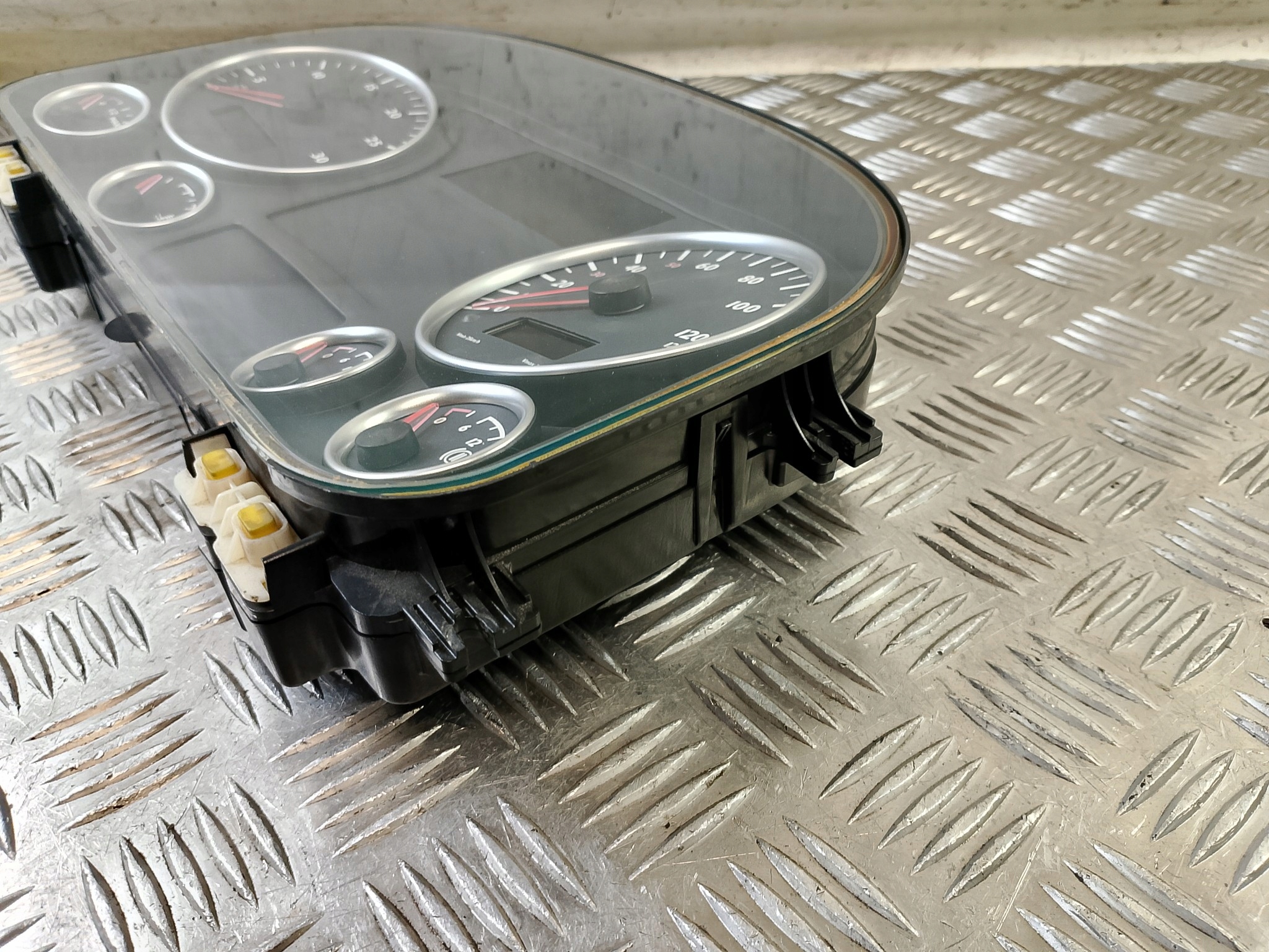dials MAN TGX 18 T 81. 27202-6228