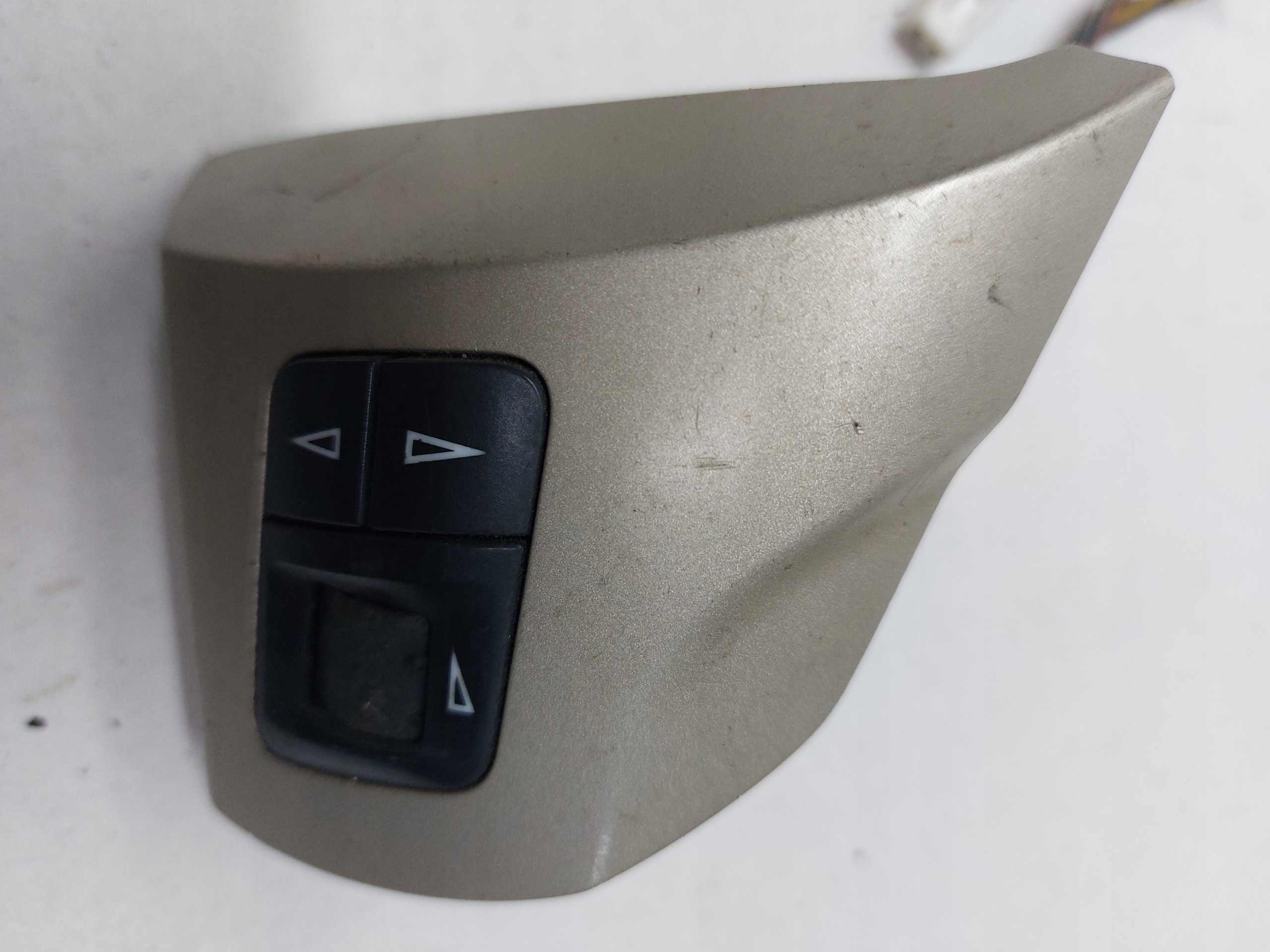 Commandes MULTIFUNKCJA Volant OPEL CORSA D 13222330