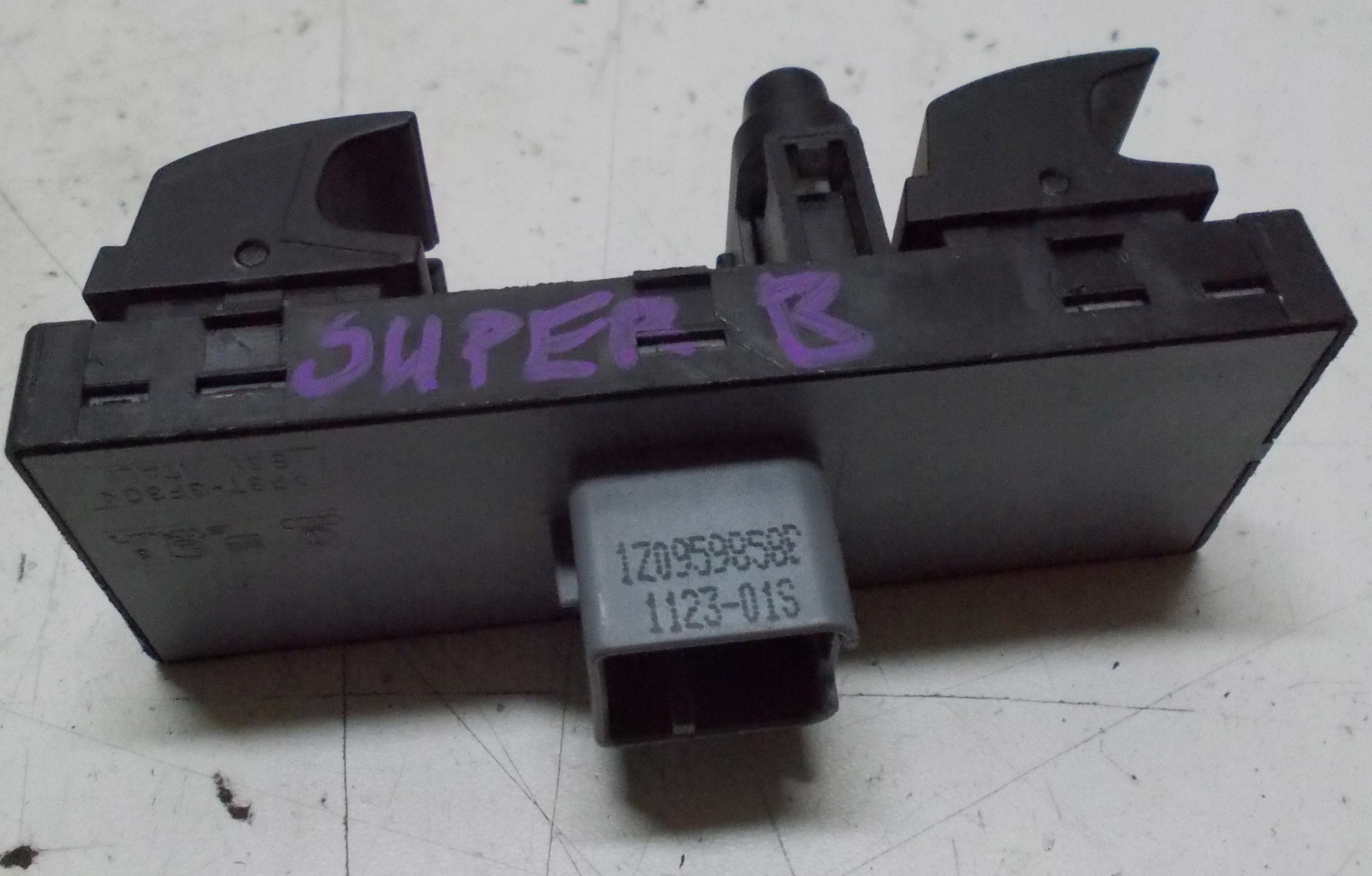 SKODA SUPERB KOMBI 2.0 TDI 13R window control switch 1Z0959858B