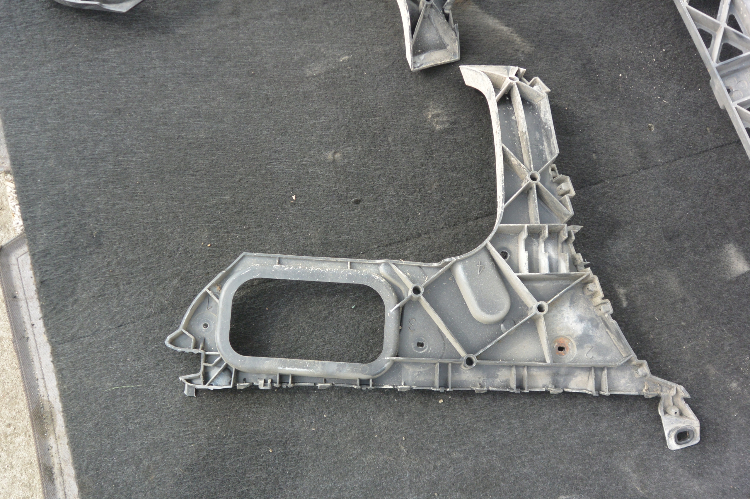 bumper bracket rear part the centre left right KPL AUDI Q7