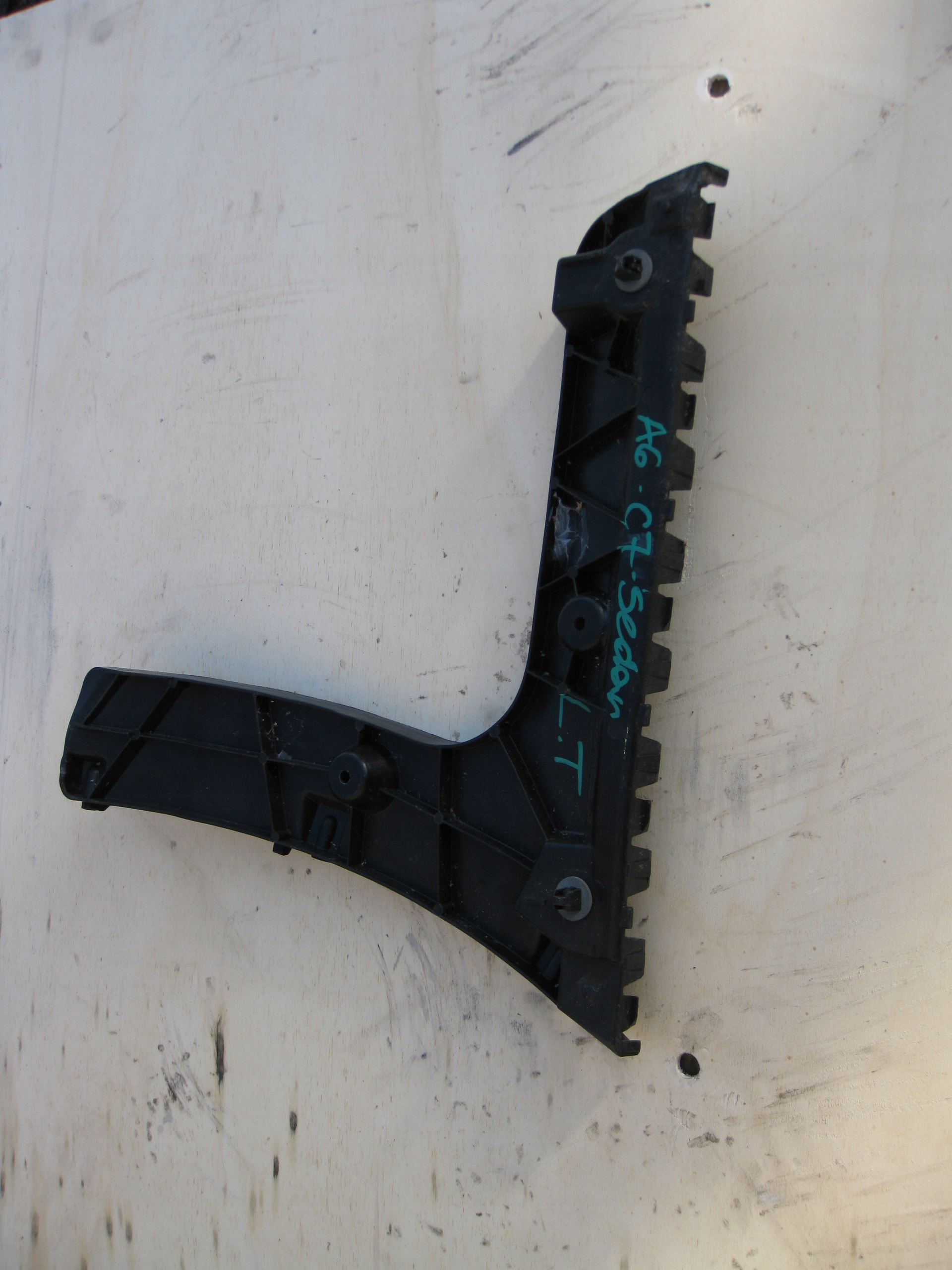 AUDI A6 sedan C7 4G0 LIFT bumper bracket left rear part 4G5807454C