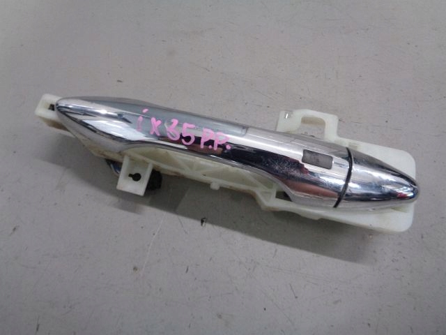 HYUNDAI IX35 11 НАРУЖНАЯ РУЧКА ДВЕРИ ПРАВАЯ ХРОМ