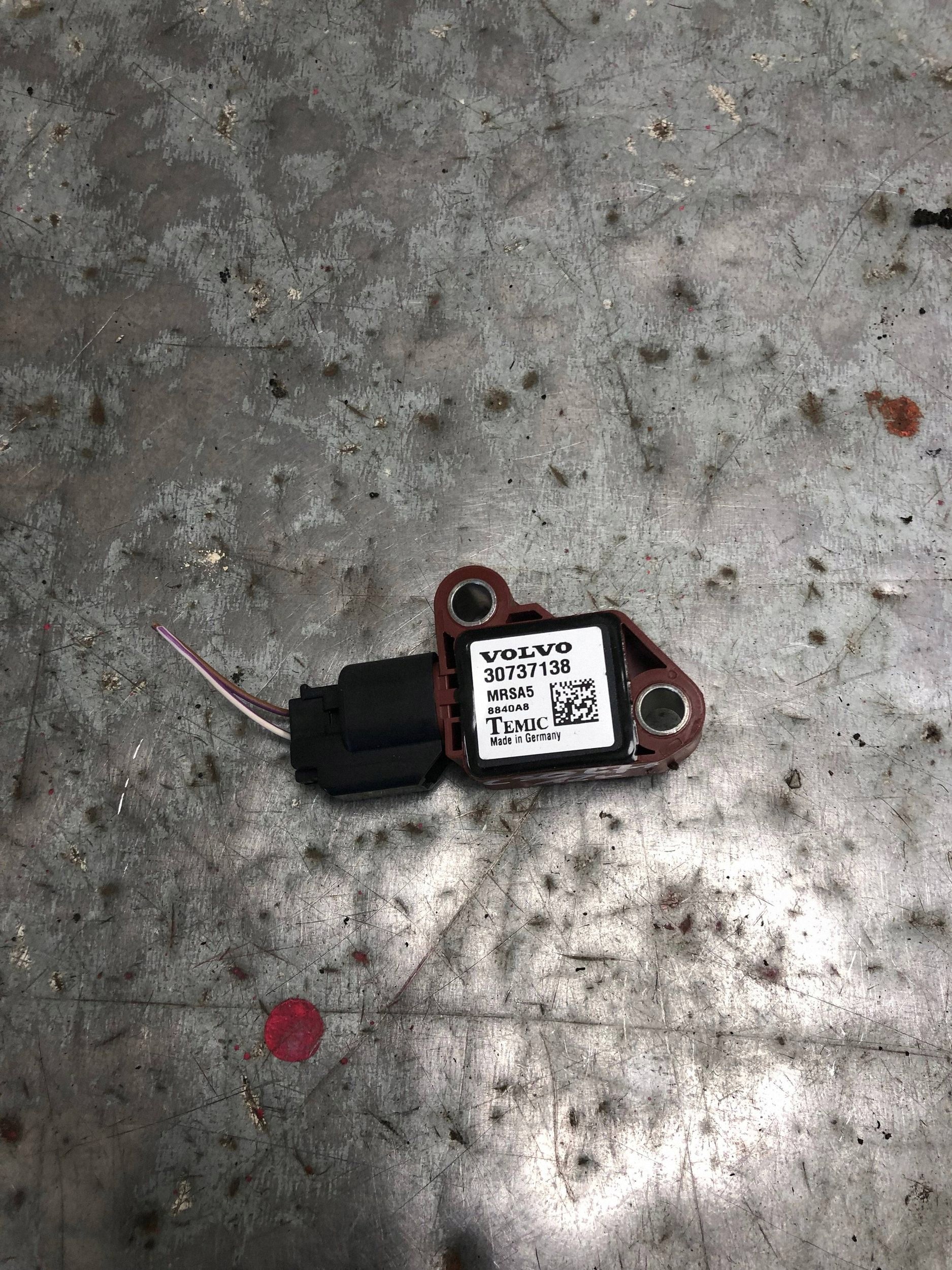 Crashsensor Drucksensor VOLVO C30 LIFT 30737138
