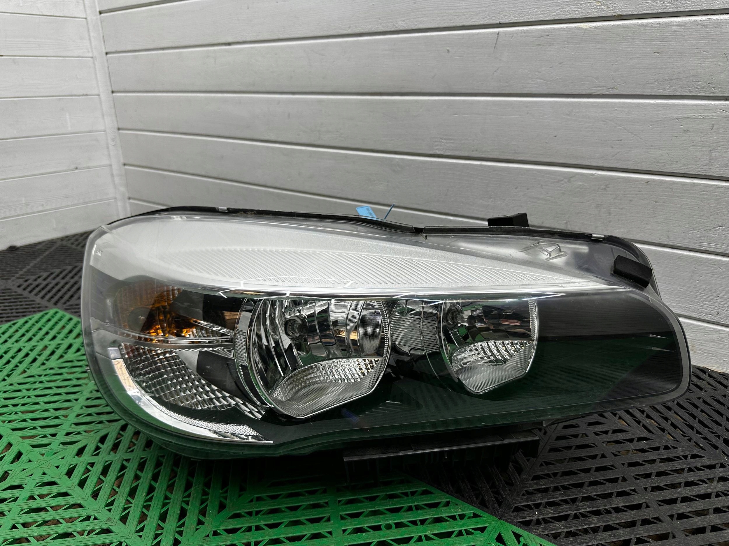 light front side right BMW 2 F45 7422574