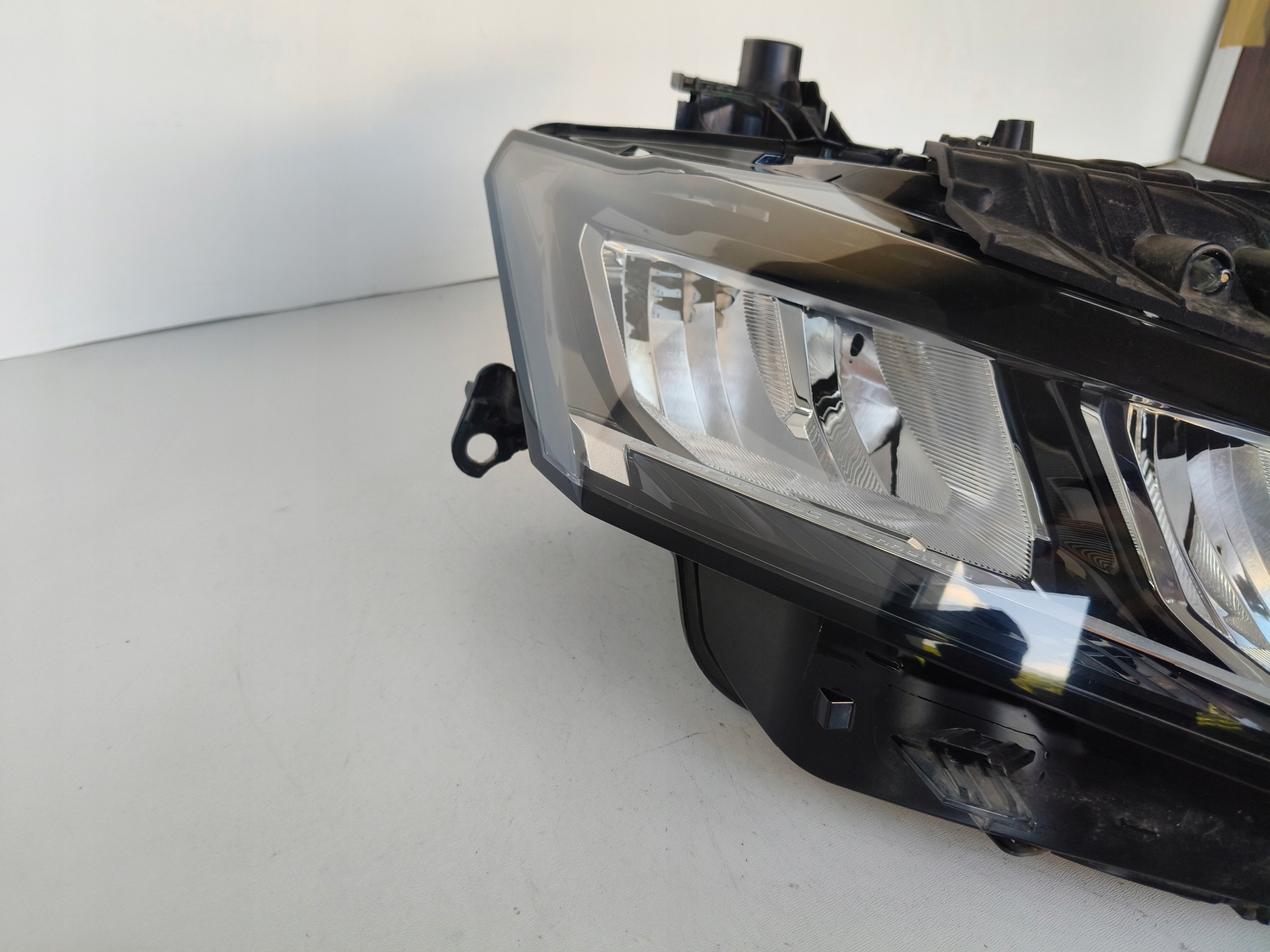 light right REFLEKTOR PEUGEOT 308 III T10 22- FULL LED