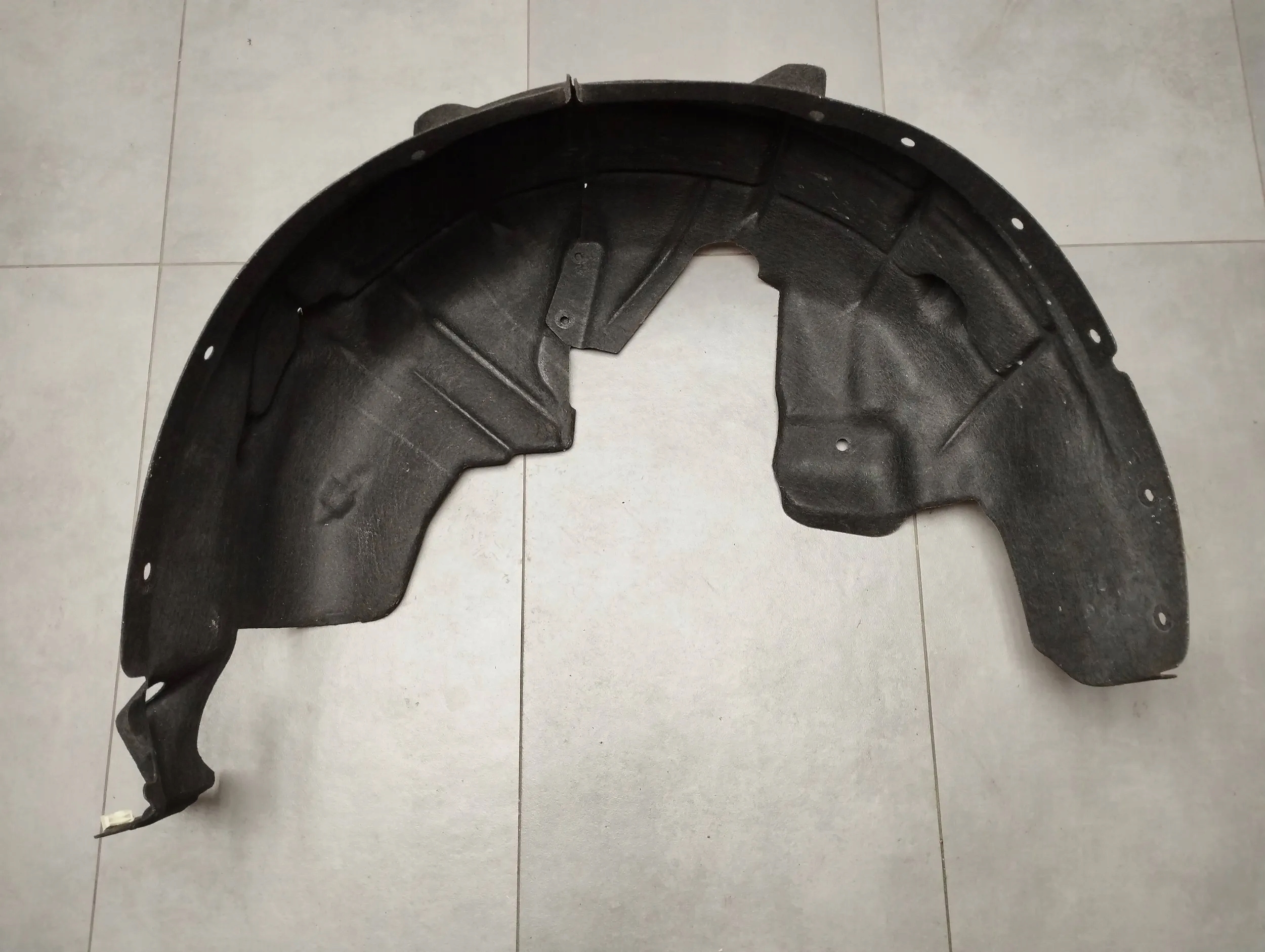 BMW X1 F48 mudguard left rear part 7346041